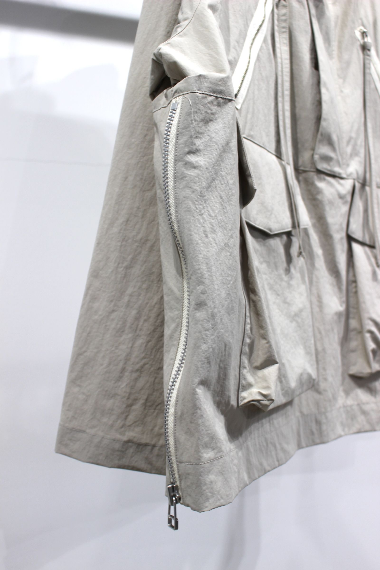 NYLON TAFFETA ANORAK HOODIE | LIGHT GRAY | ジャケット