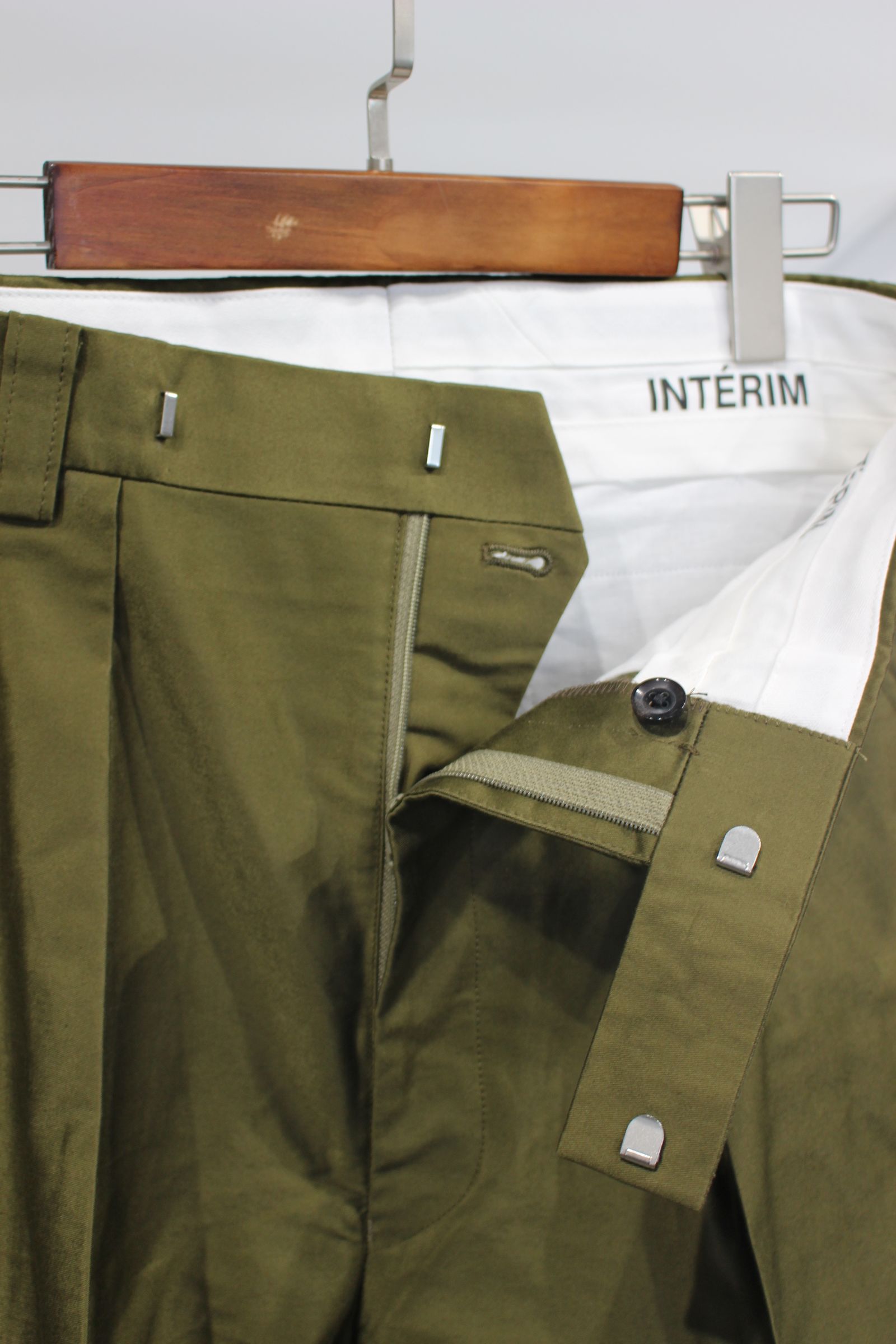 お歳暮ならオンライン INTERIM - SLACKE BAGGY 1-TUCK MOLESKIN TWIST LOOSELY パンツ