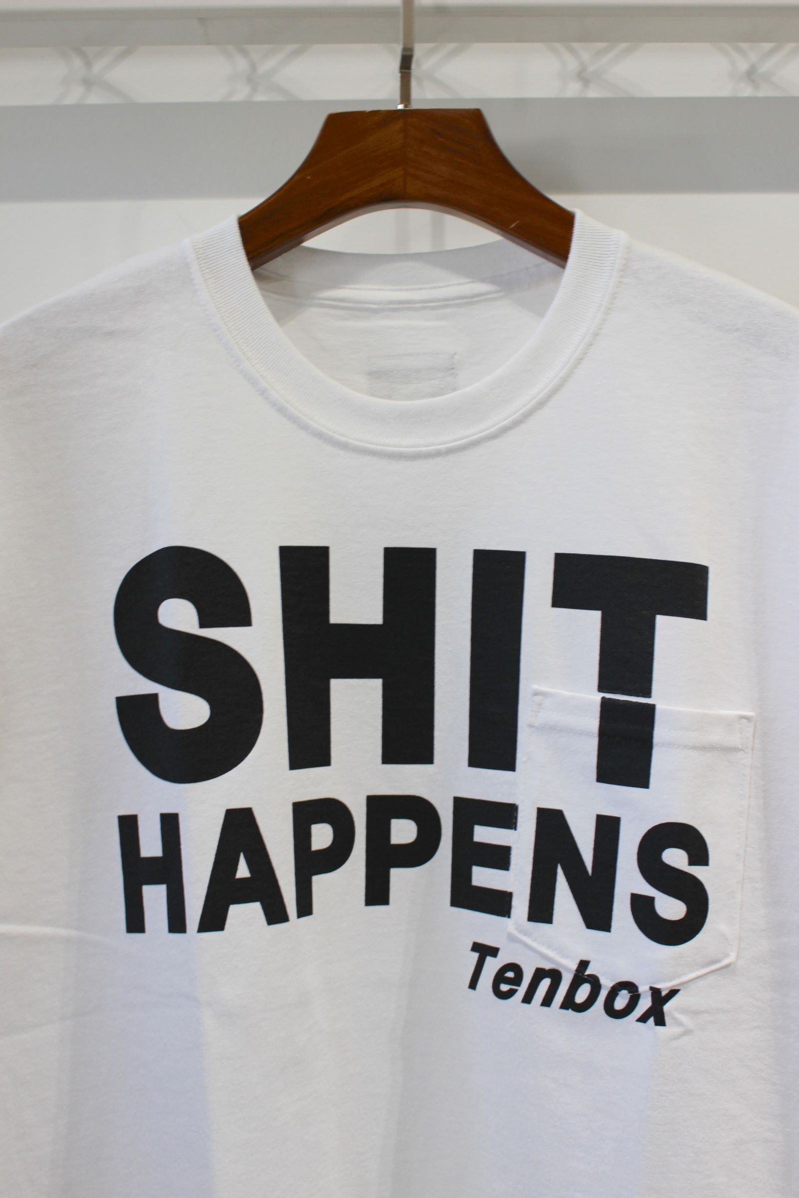 SHIT HAPPENS TEE/【5/1発売】