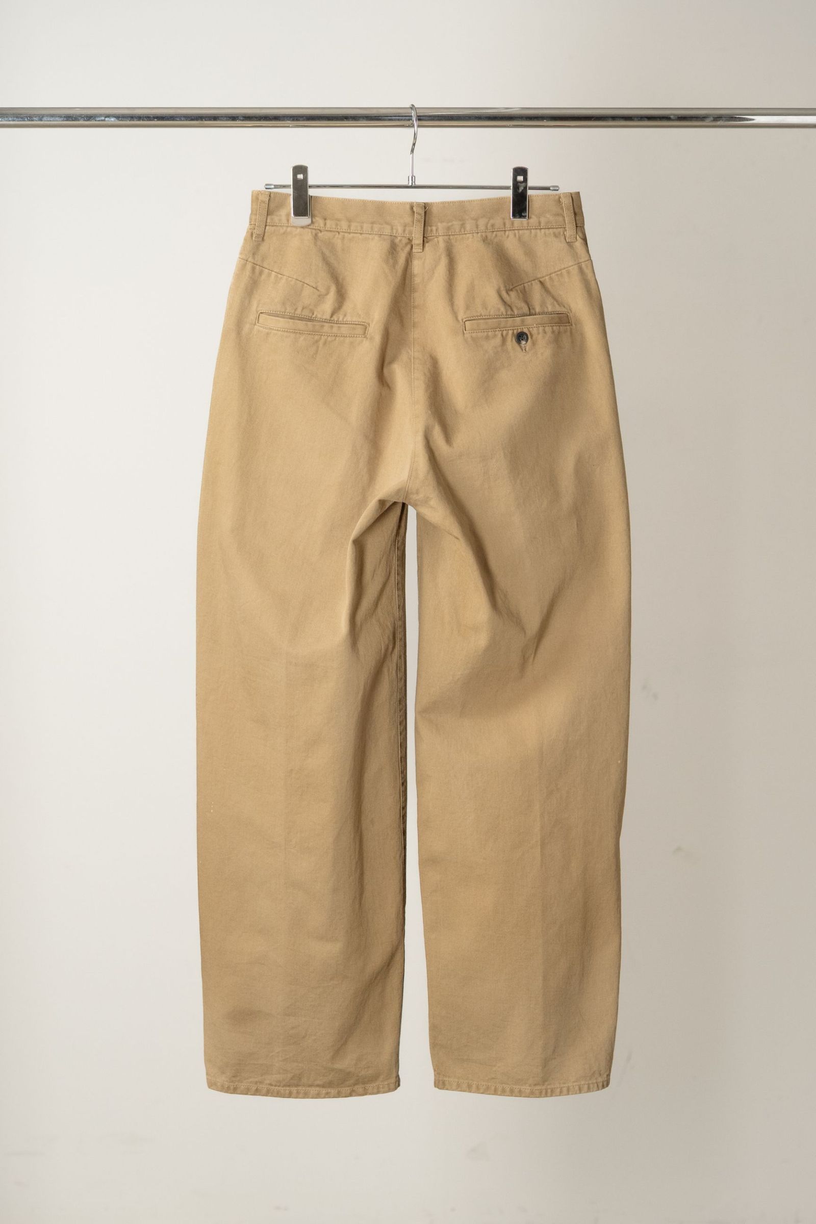 AGING CHINO SLACKS | BEIGE | チノスラックス