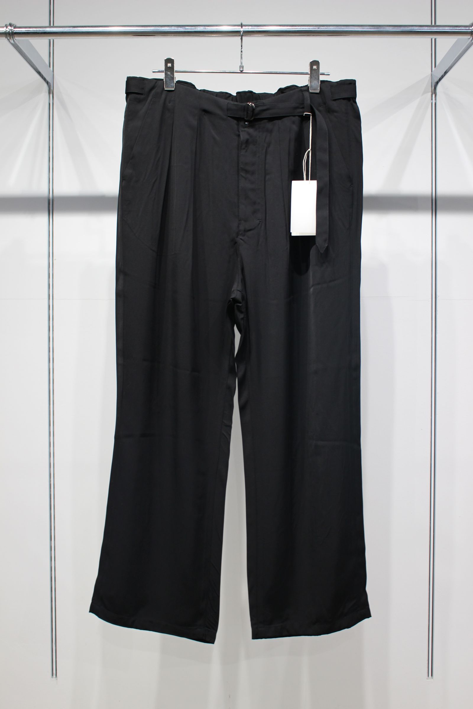 [ラスト1点] VISCOSE BELT-LESS TROUSERS | BLACK | スラックス