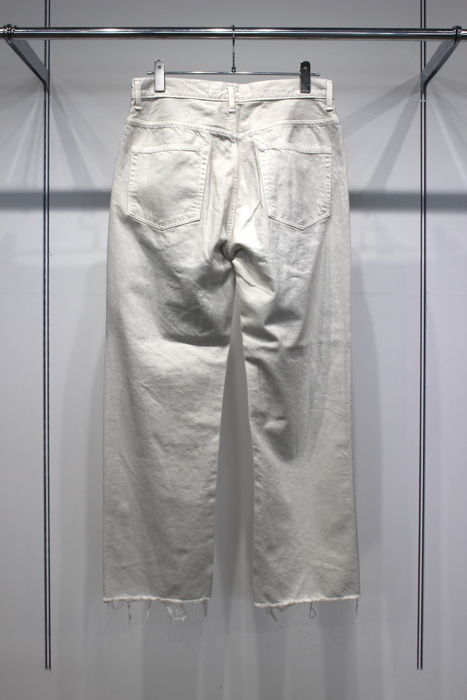 CUT-OFF LENGTH DENIM PANTS | WHITE | デニムパンツ