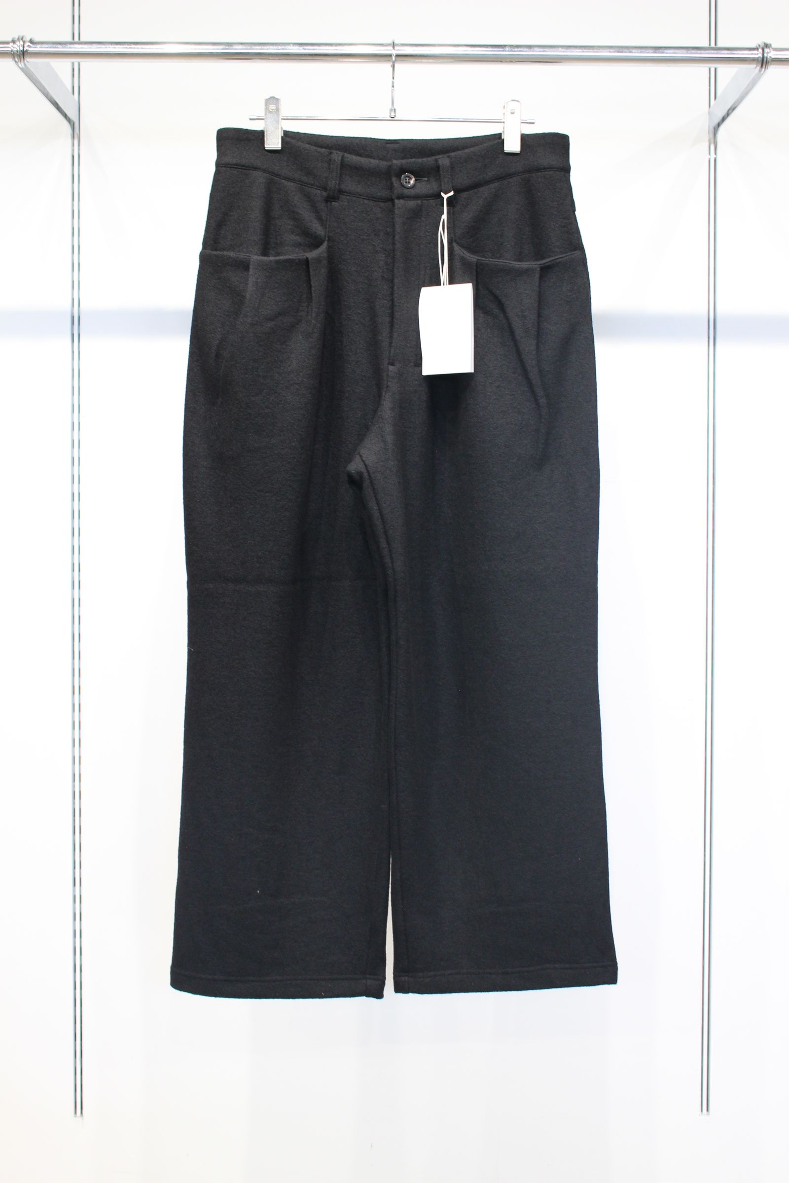 WOOL CUT WIDE TUCK SLACKS | BLACK | スラックス