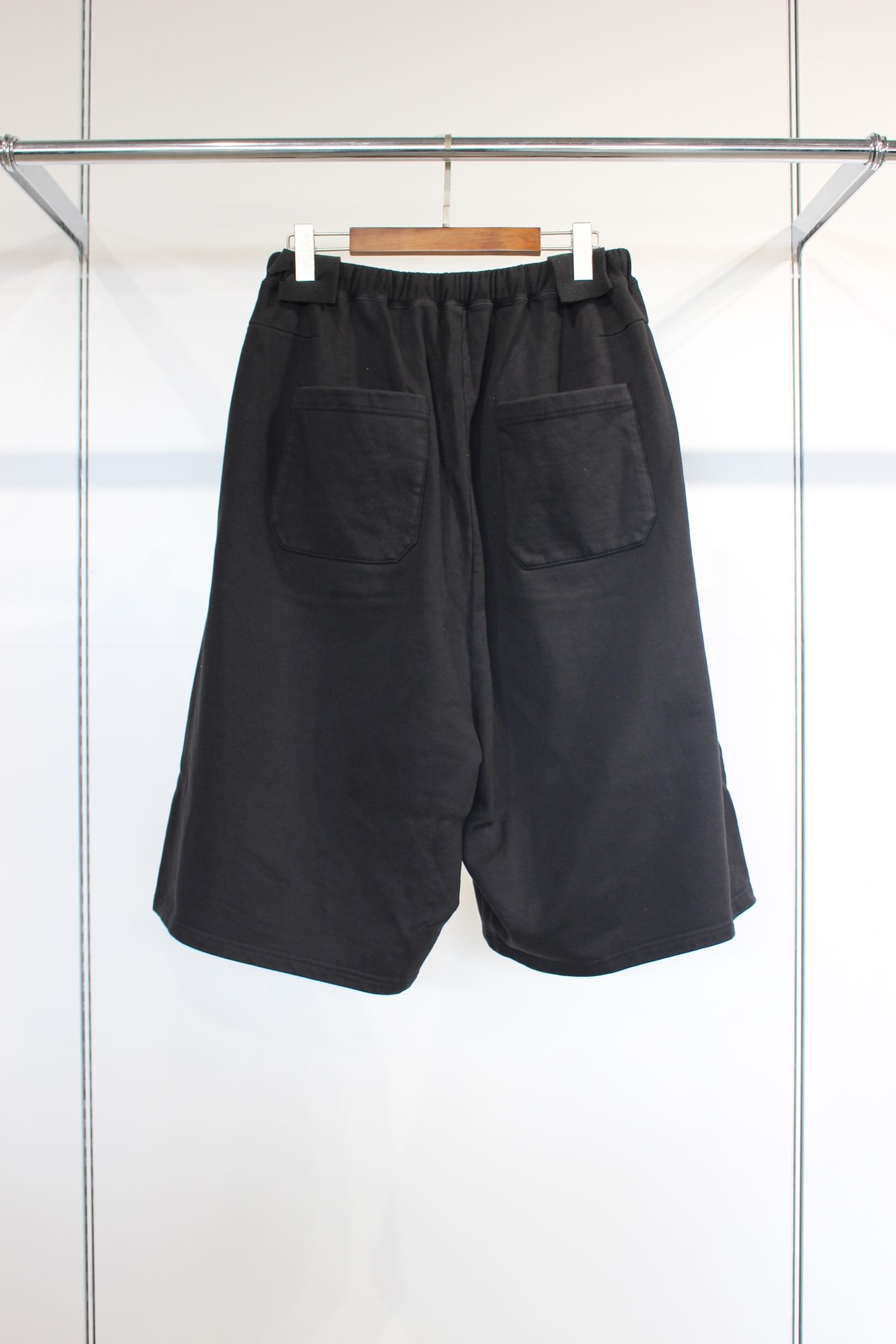 ANCELLM - 3/4 TUCK SWEAT SHORTS | BLACK | ショーツ | NapsNote