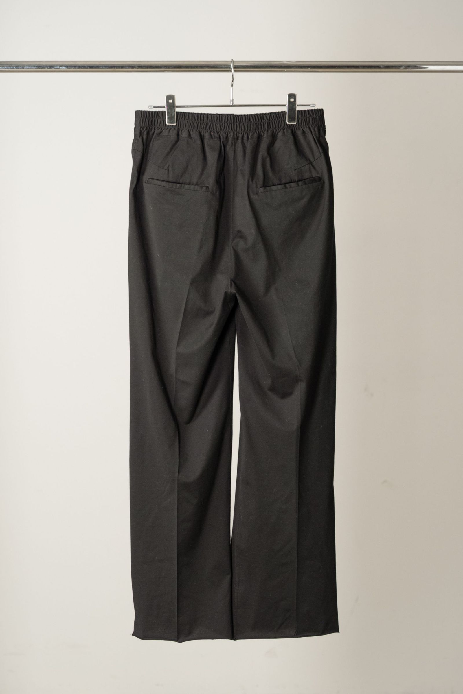[ラスト1点] CUT GATHER EASY PANTS | BLACK | スラックス