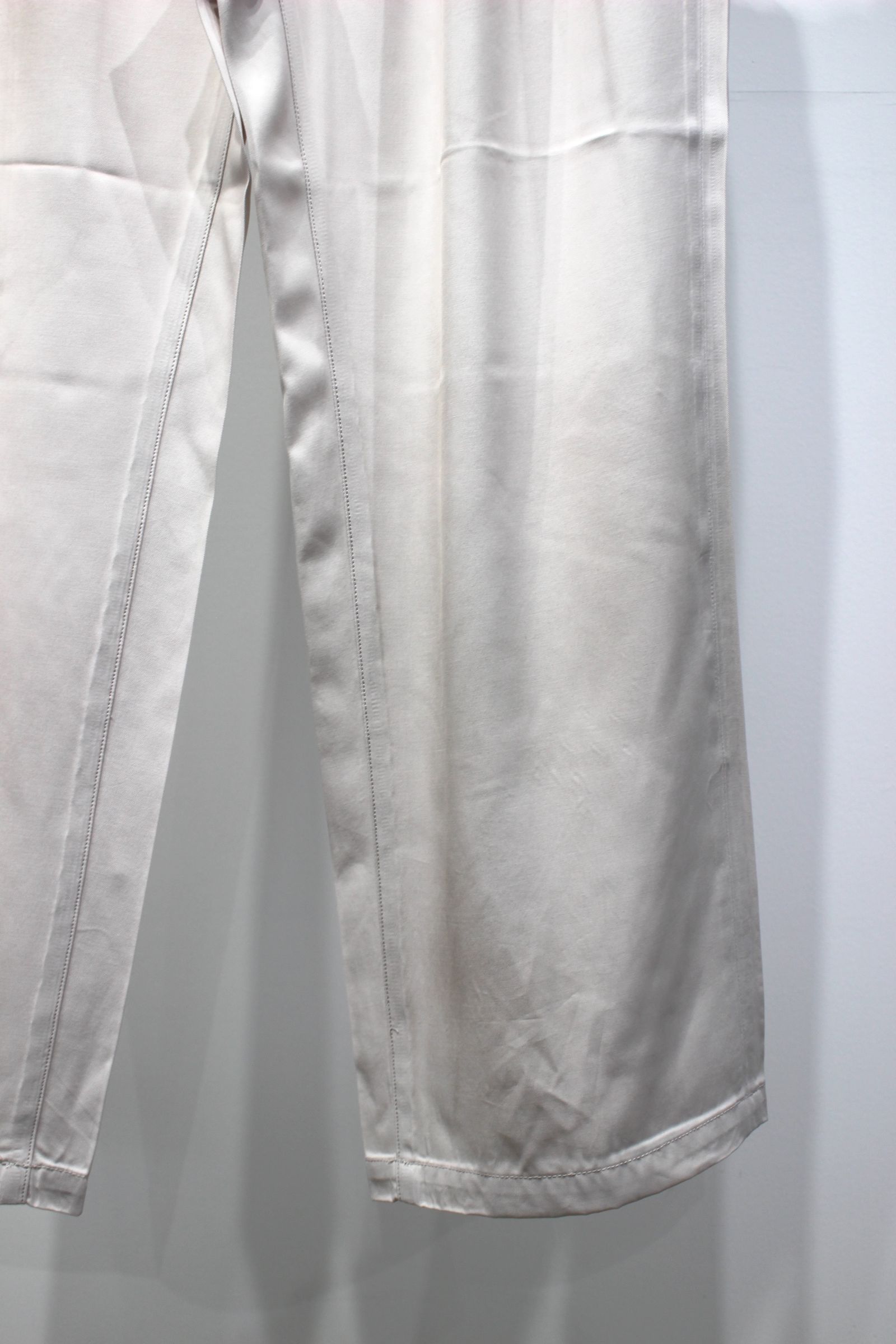 VISCOSE BELT-LESS TROUSERS | OFF | スラックス