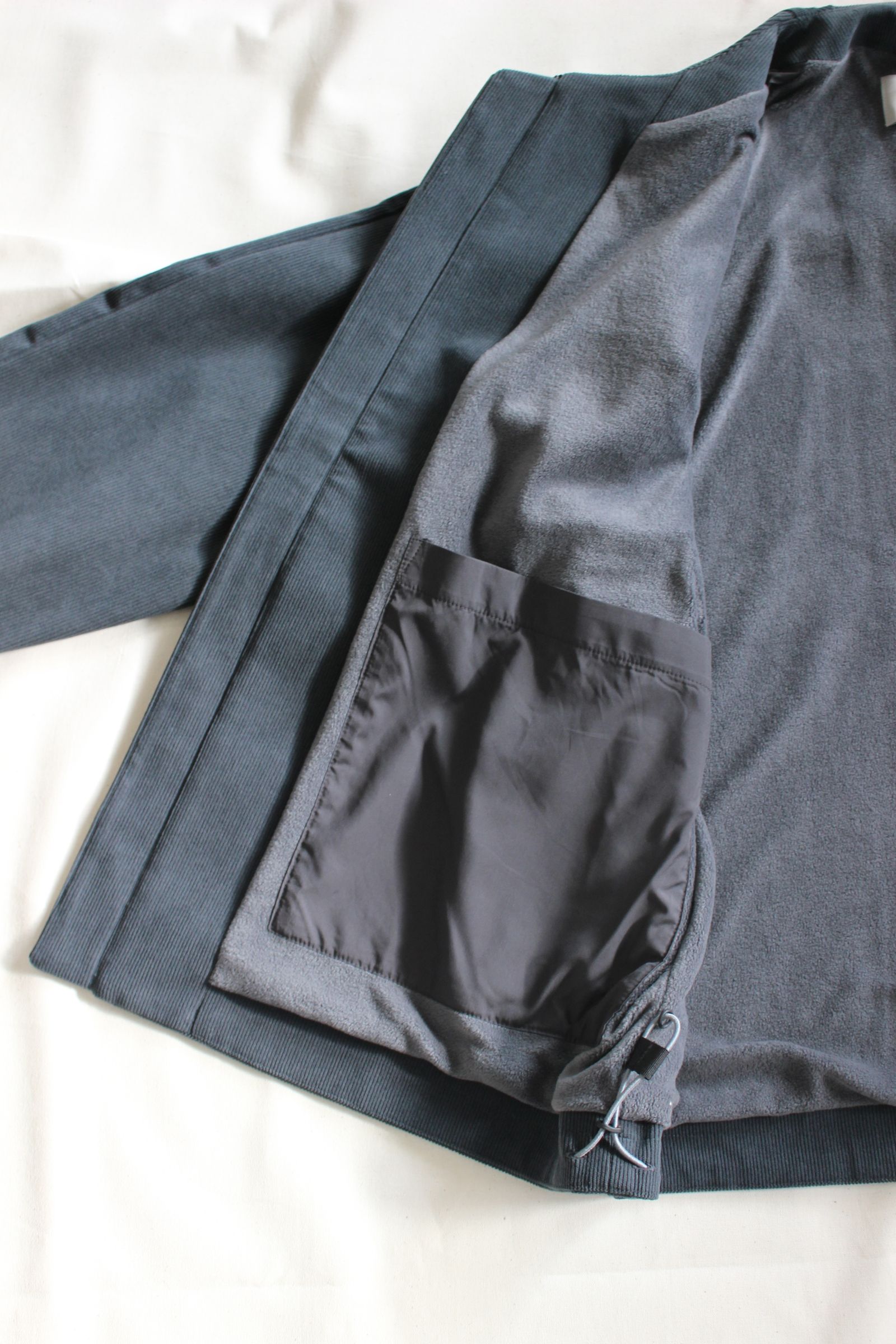 TRICOT CORDUROY COLLARLESS BLOUSON | CADET BLUE | コーデュロイブルゾン