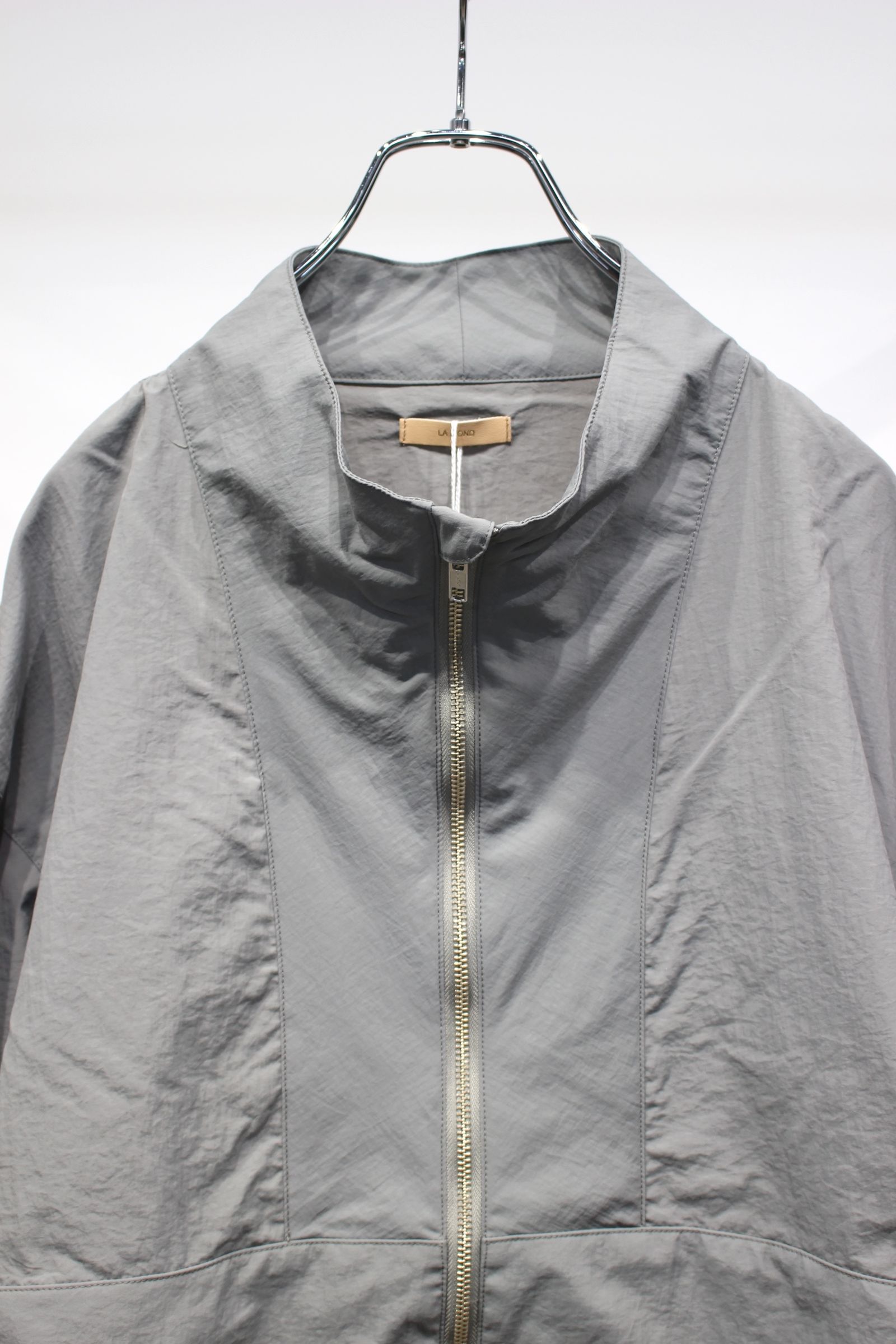LIGHT SHELL STAND BLOUSON | SAGE GRAY | ナイロンジャケット