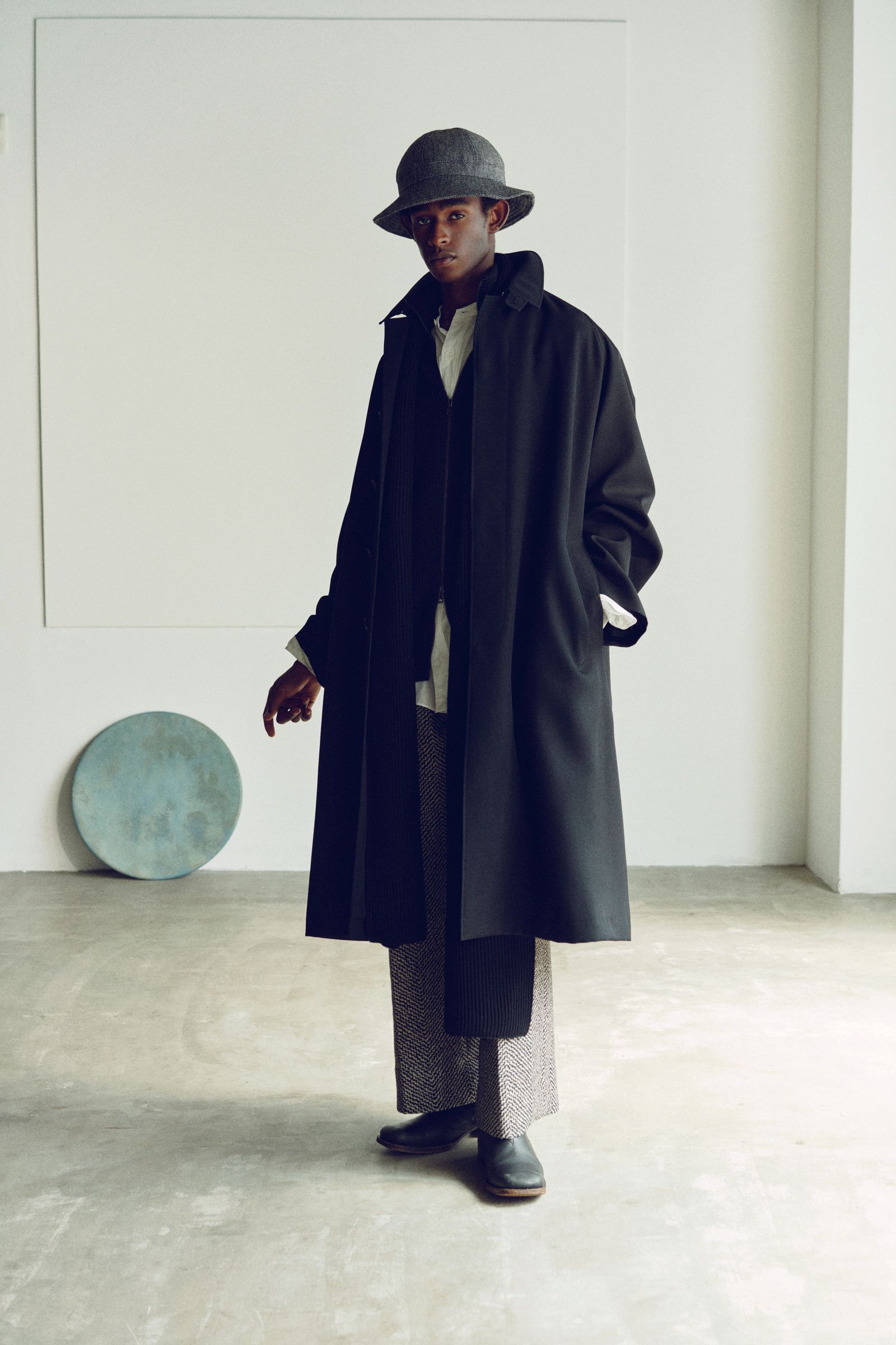 INTERIM - HYPER BIG PURE BLACK WOOL GABERDINE SINGLE RAGLAN COAT