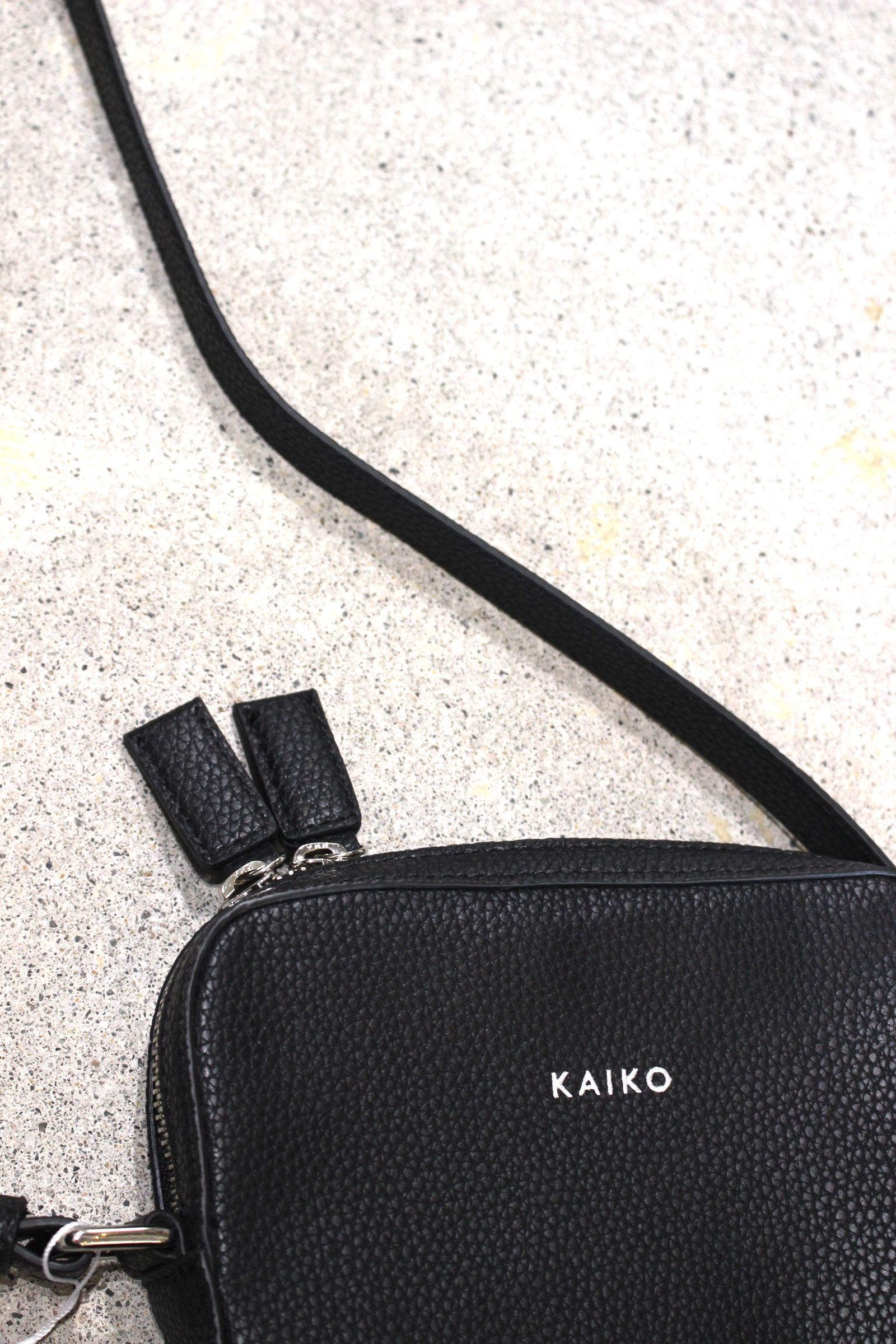 KAIKO TRAINING SHOULDER BAG+enycosmeticos.com.br