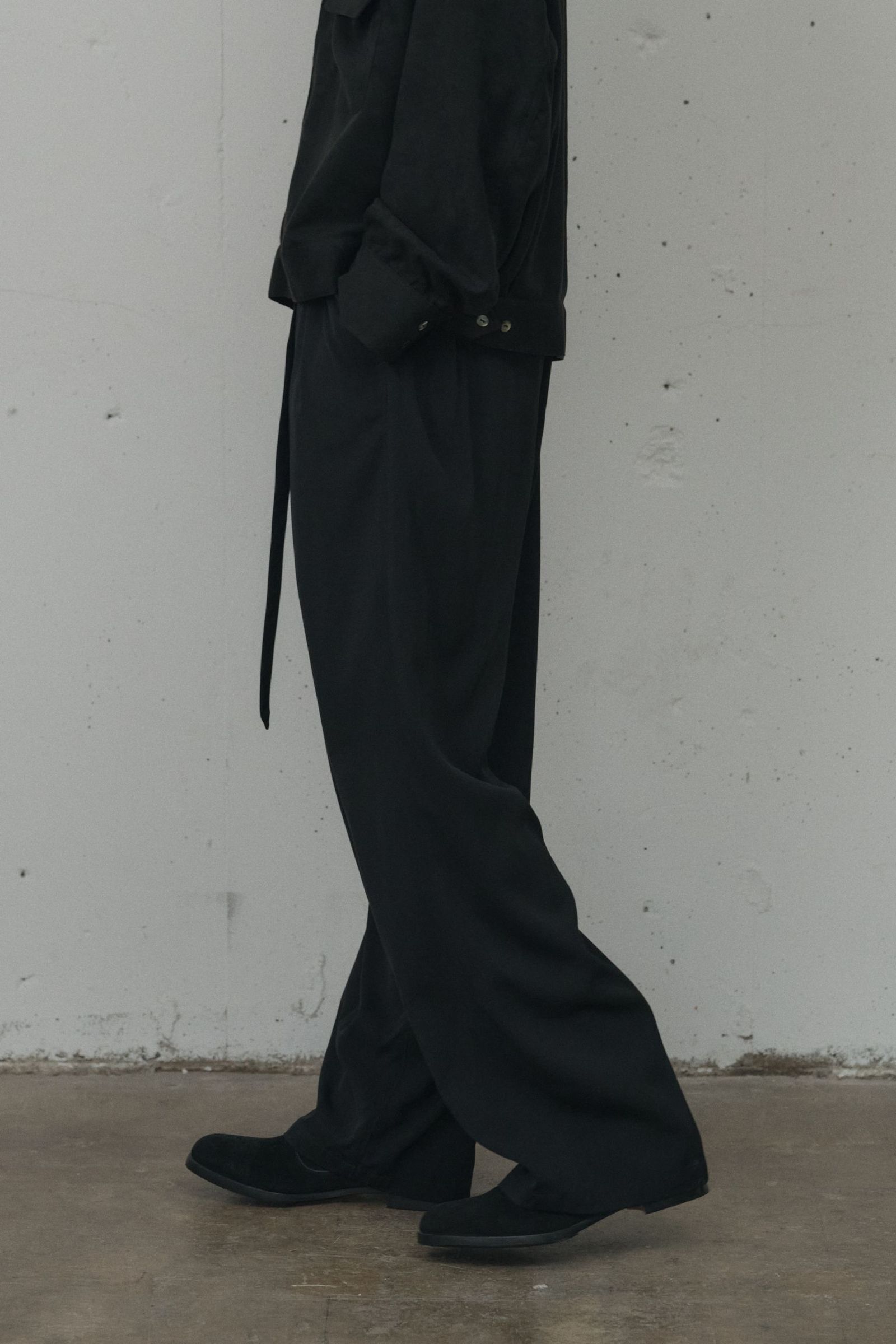 [ラスト1点] VISCOSE BELT-LESS TROUSERS | BLACK | スラックス