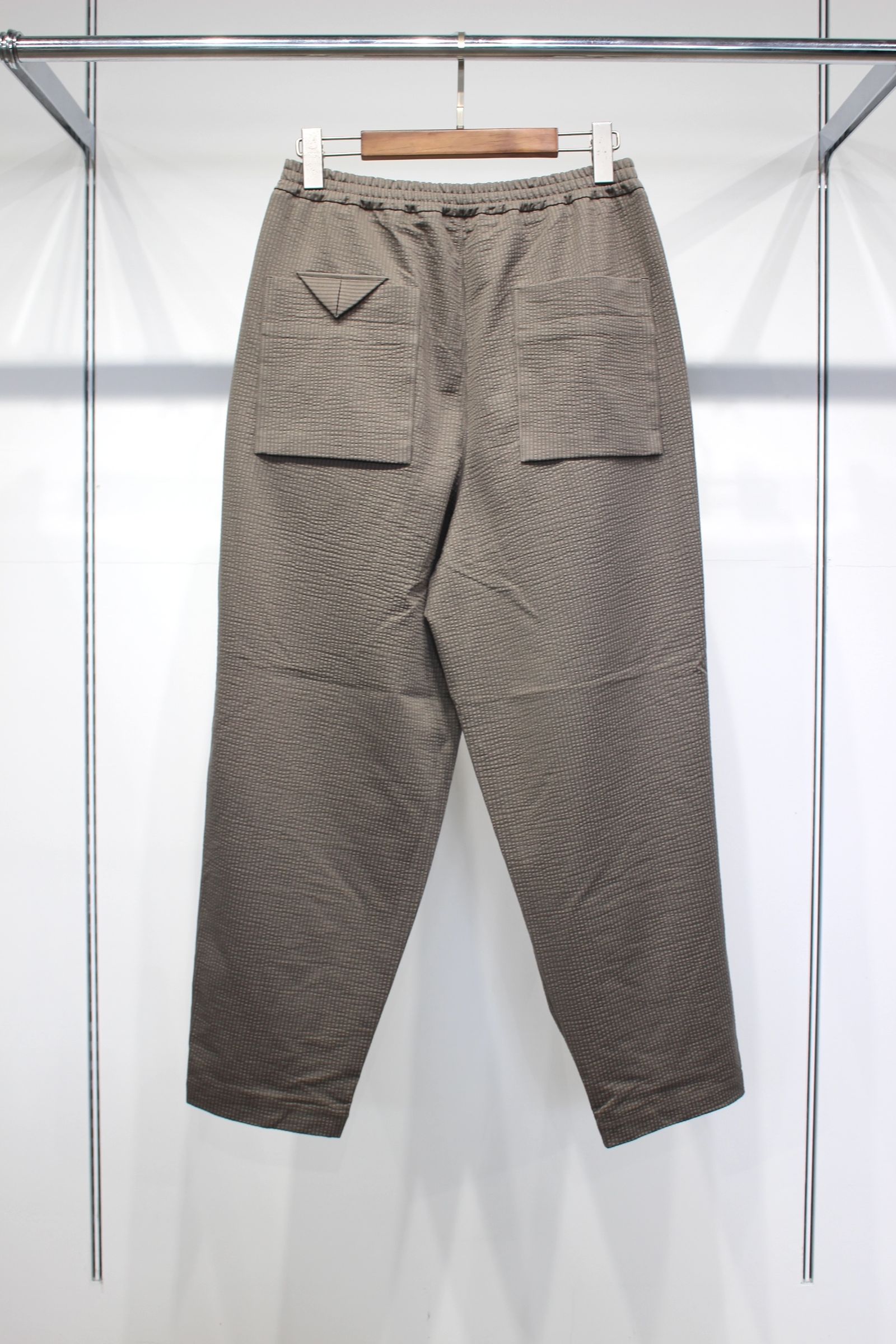 SEERSUCKER 3 TUCK PANTS | KHAKI | イージーパンツ