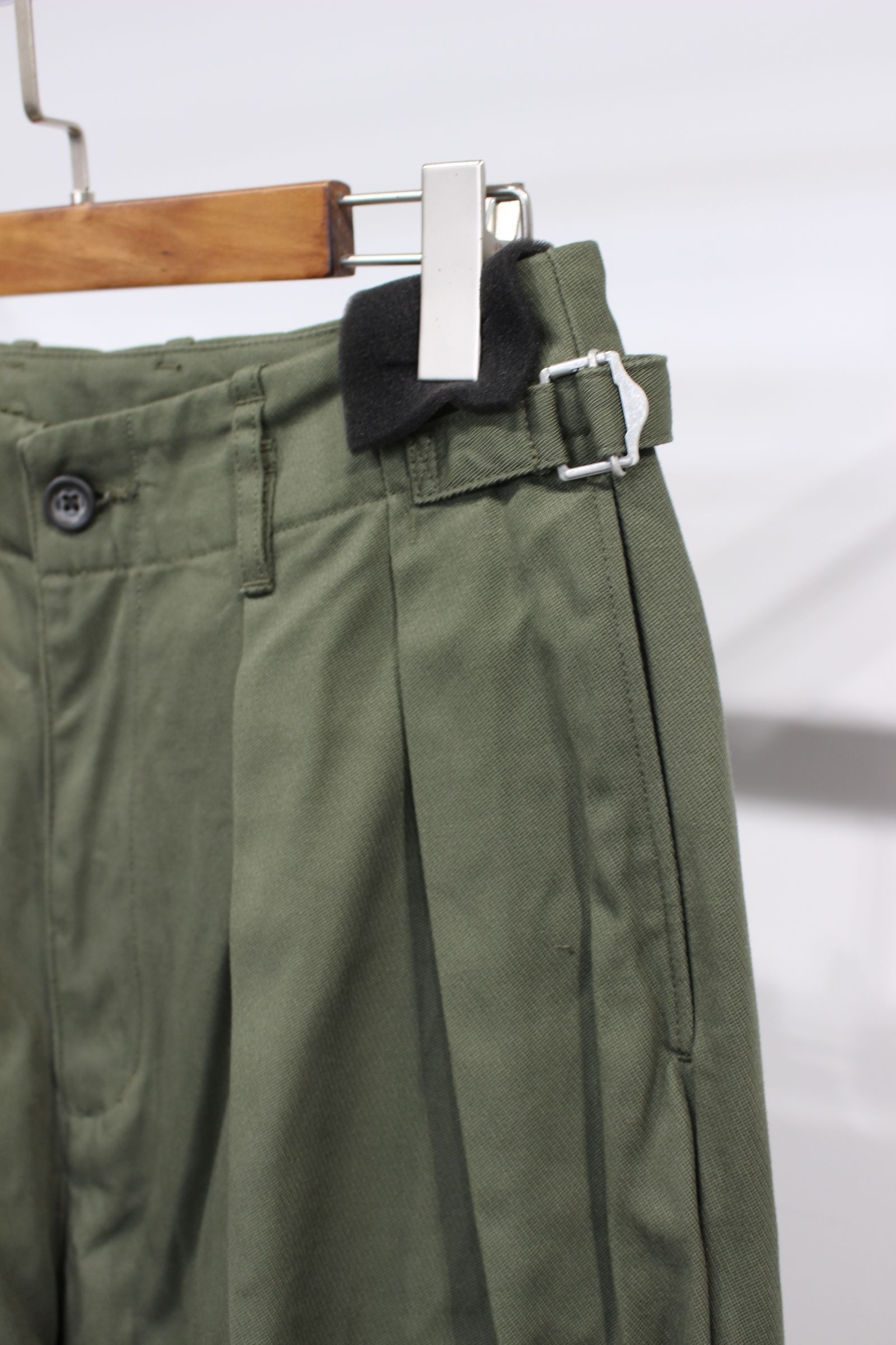 MILITARY CLOTH TUCK WIDE PANTS/OLIVE