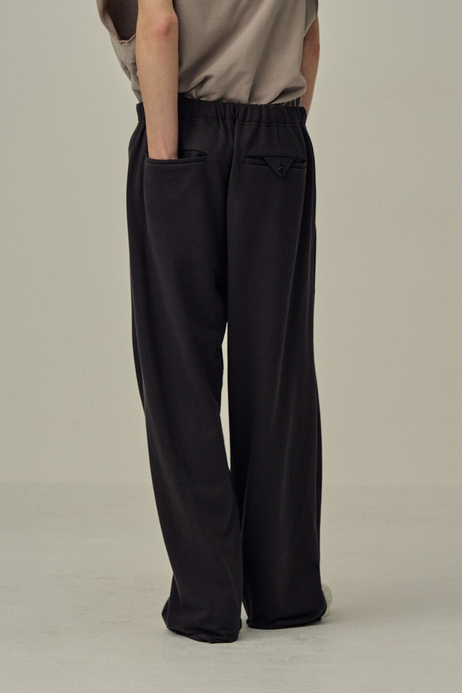 TUCK SWEAT PANTS | D.OLIVE | スウェットパンツ