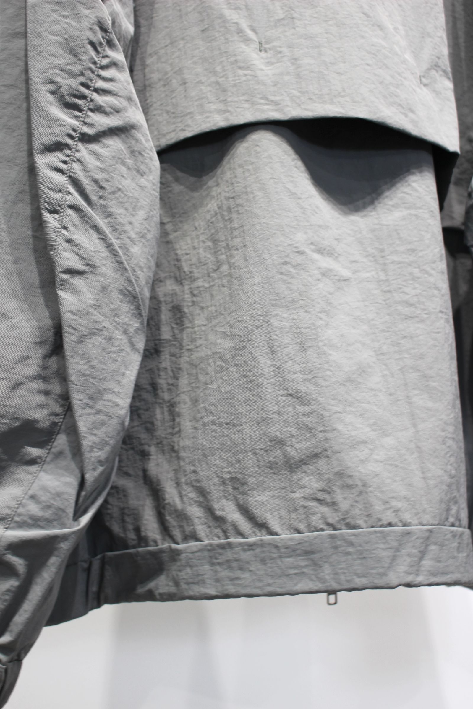 LIGHT SHELL STAND BLOUSON | SAGE GRAY | ナイロンジャケット