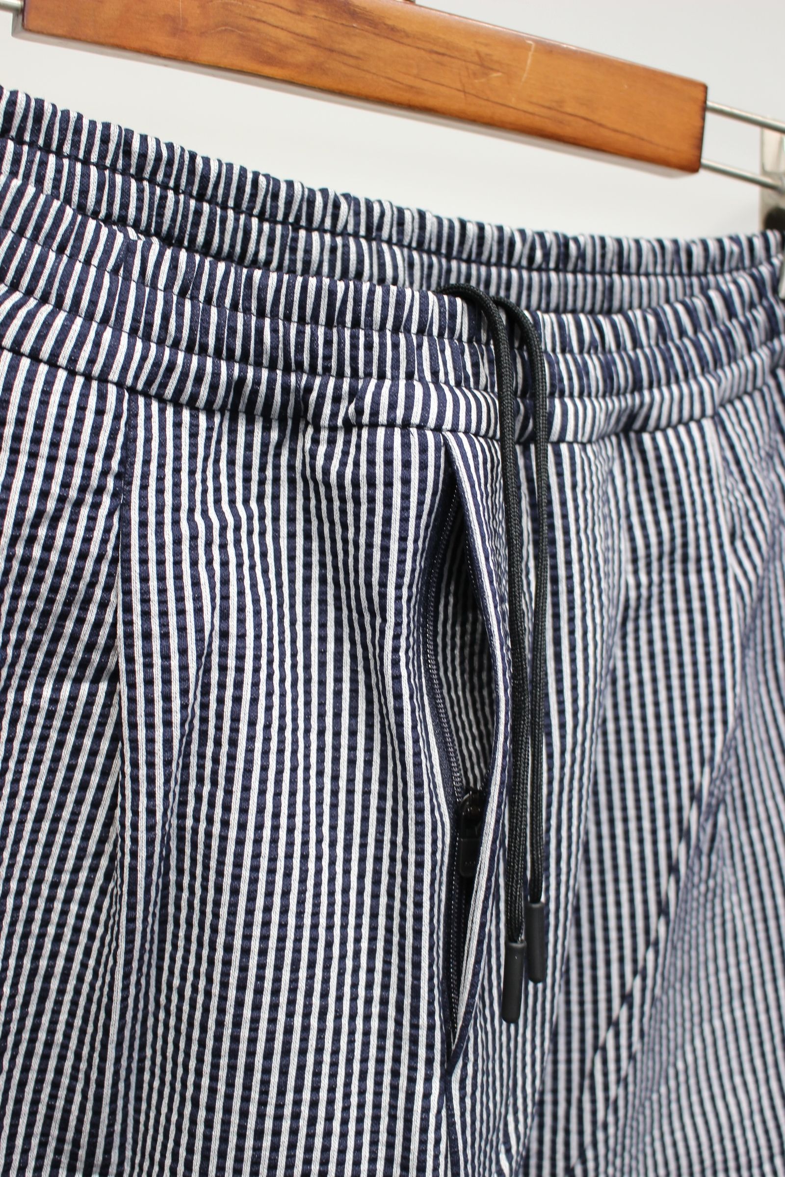 SEERSUCKER 3 TUCK PANTS | NAVY ST. | イージーパンツ