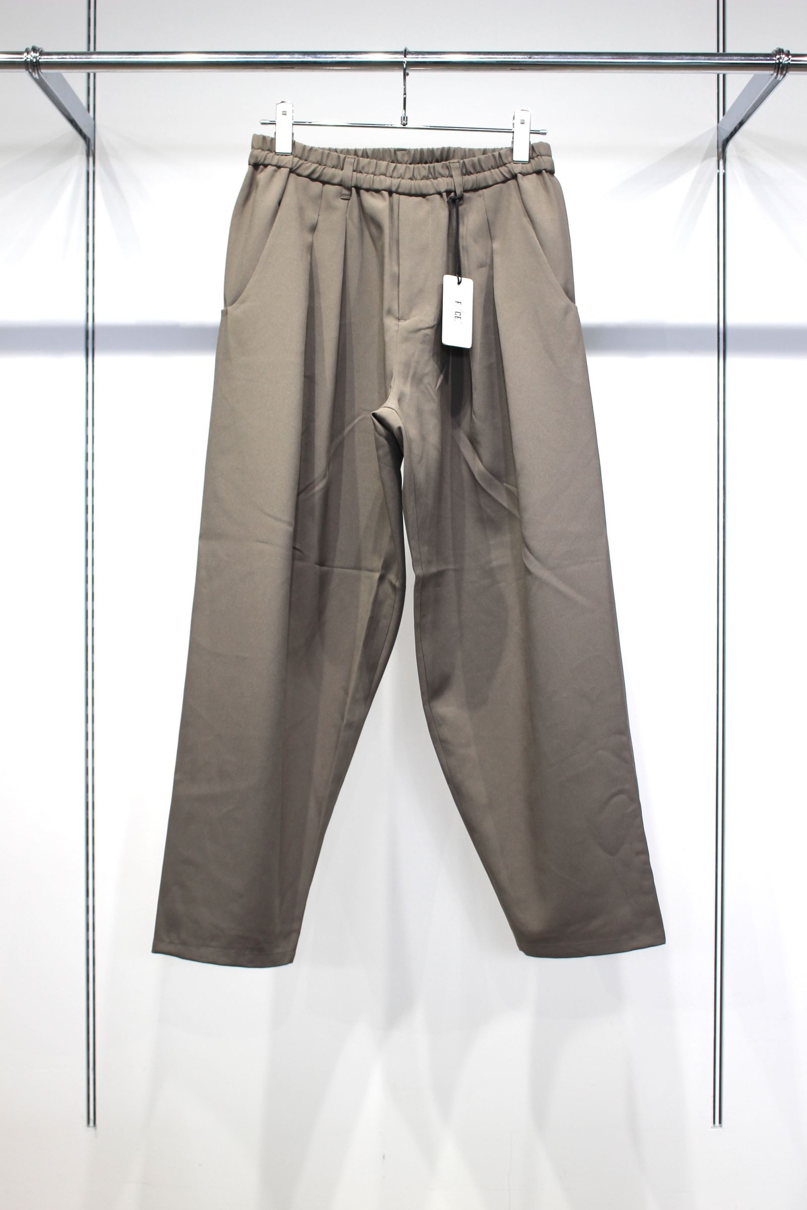 AIR BALLOON TROUSER | Beige | バルーンテーパードパンツ