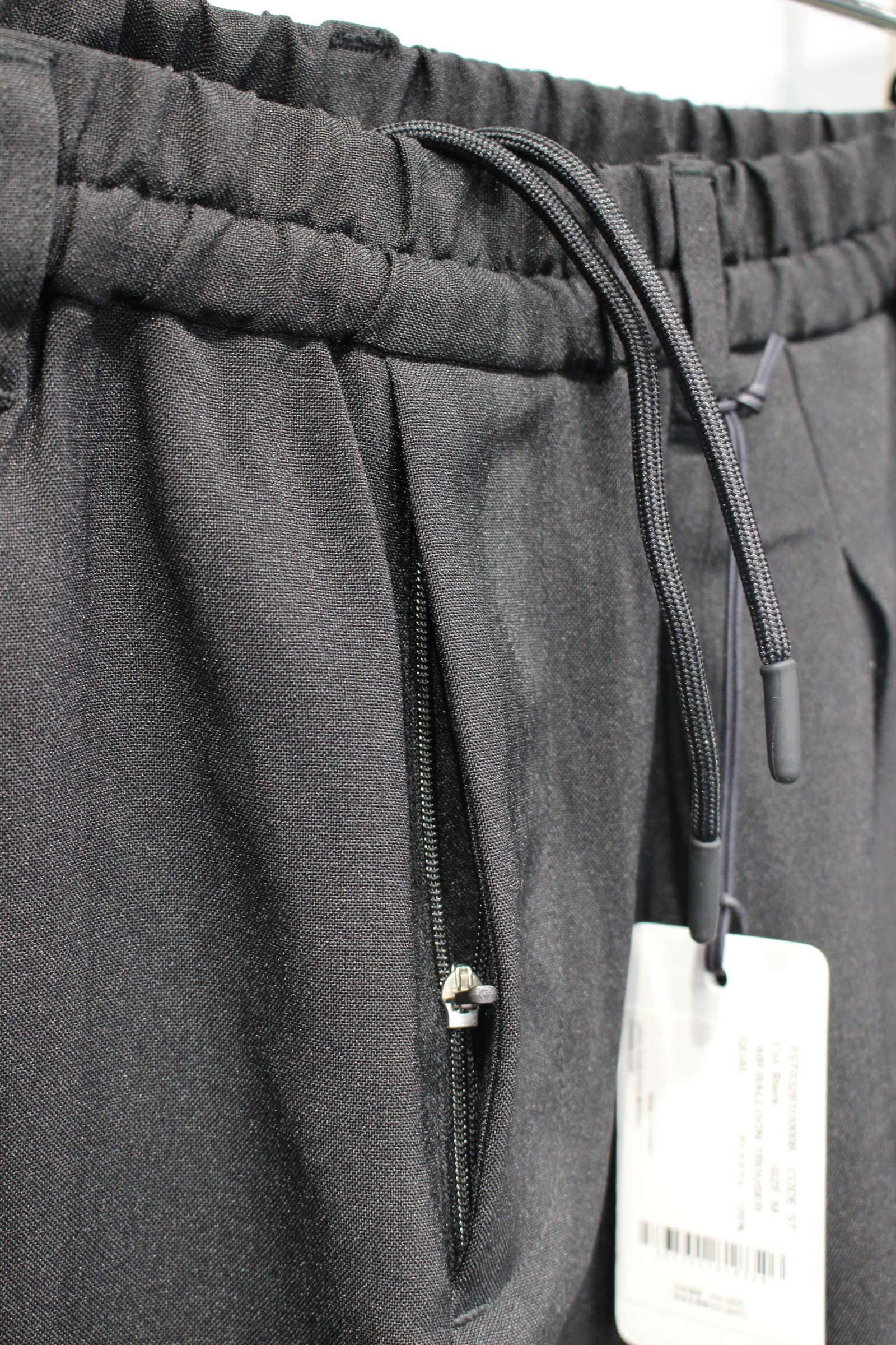 AIR BALLOON TROUSER | Black | バルーンテーパードパンツ