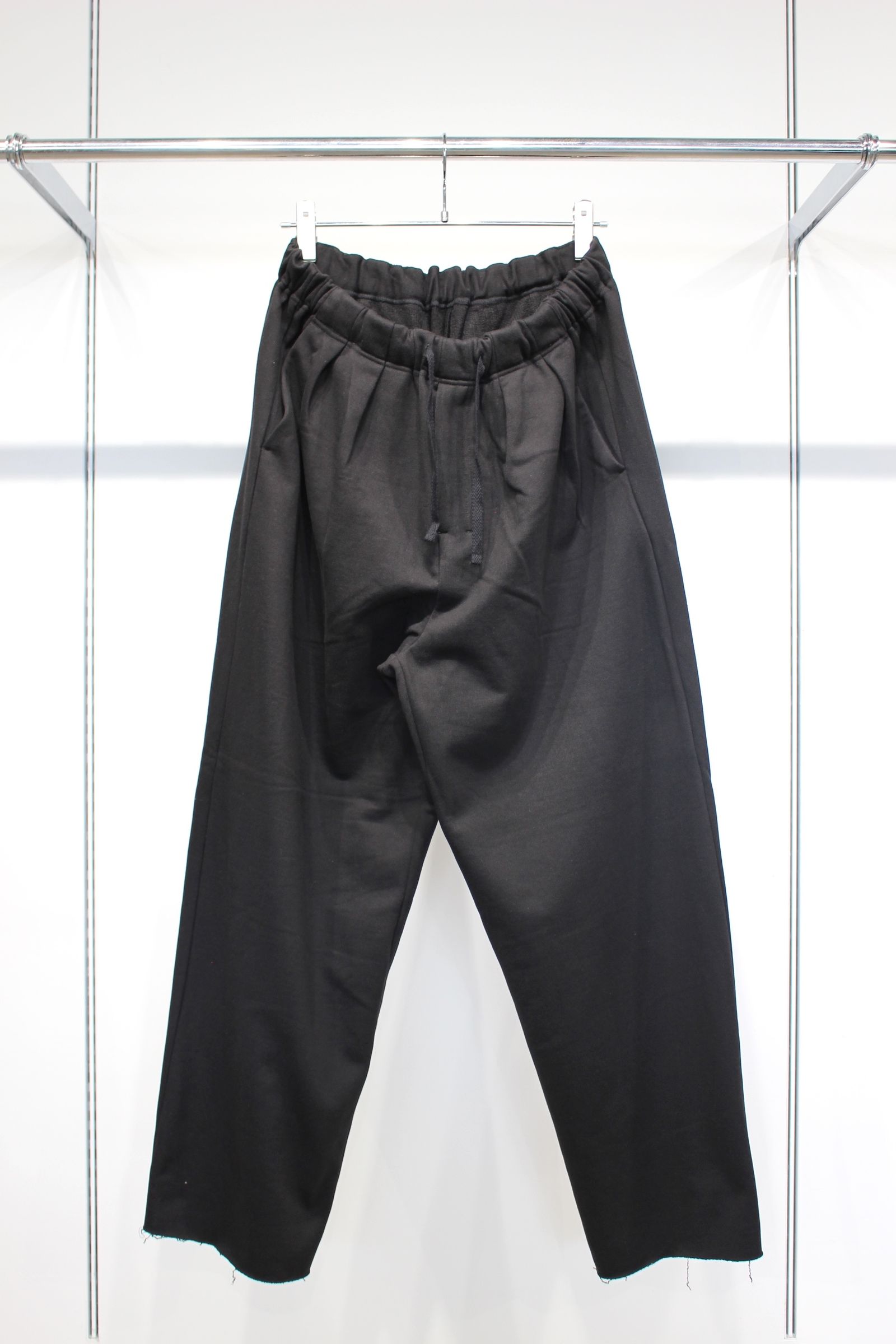 TUCK SWEAT PANTS | BLACK | スウェットパンツ