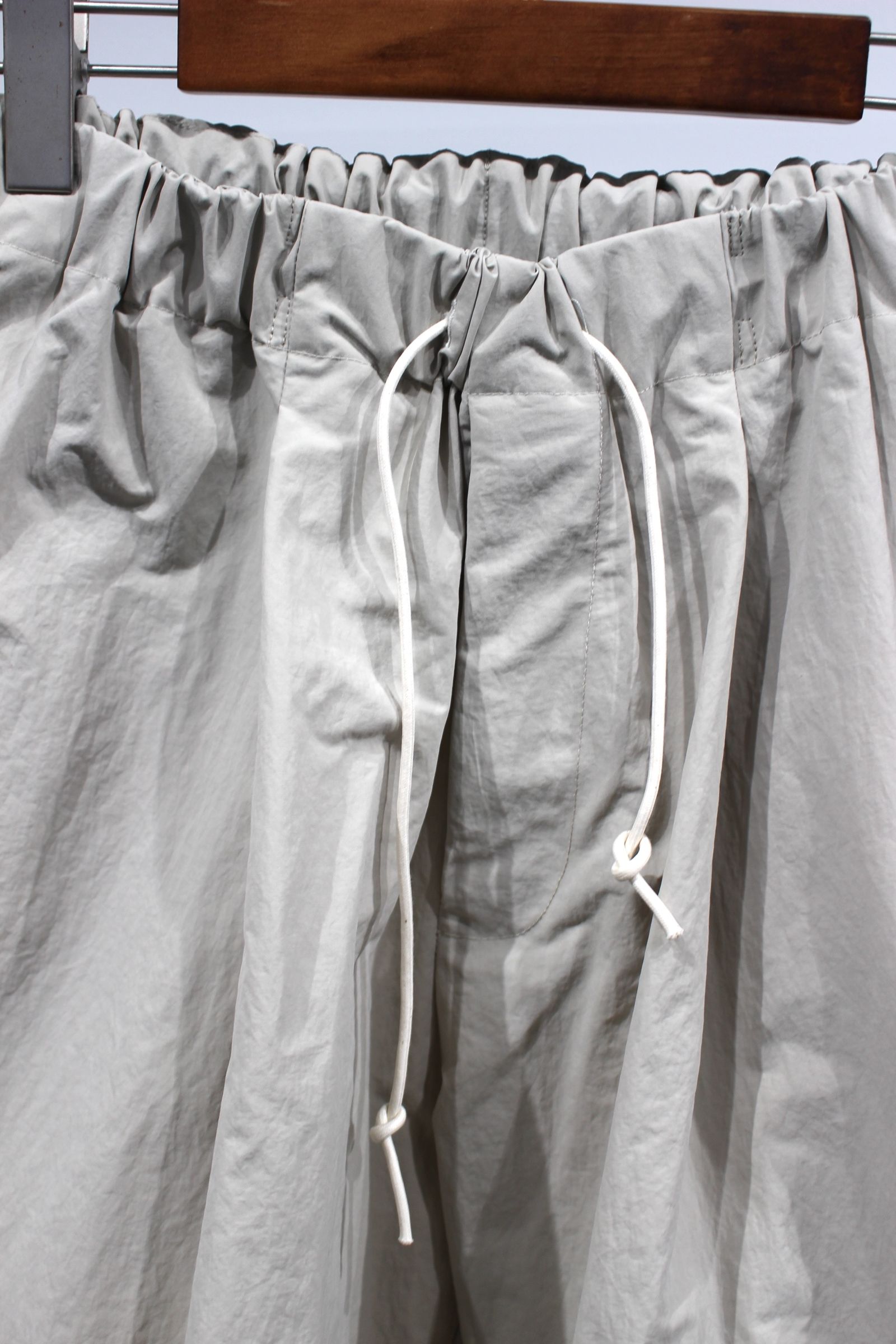 NYLON TAFFETA WIDE SHORT PANTS | LIGHT GRAY | ショーツ