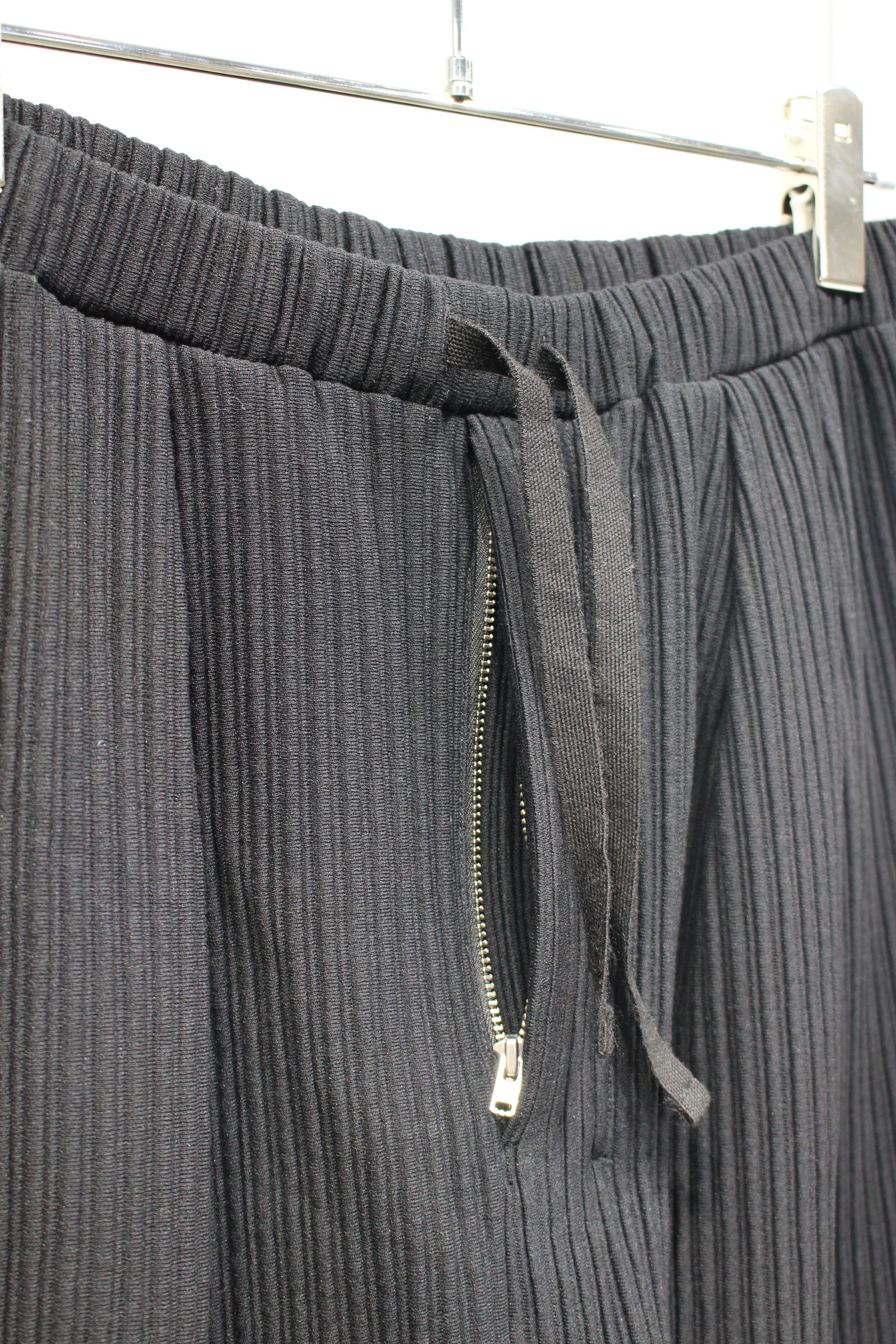 [ラスト1点] WRINKLED STRIPE TUCK SHORT PANTS | BLACK | ショートパンツ