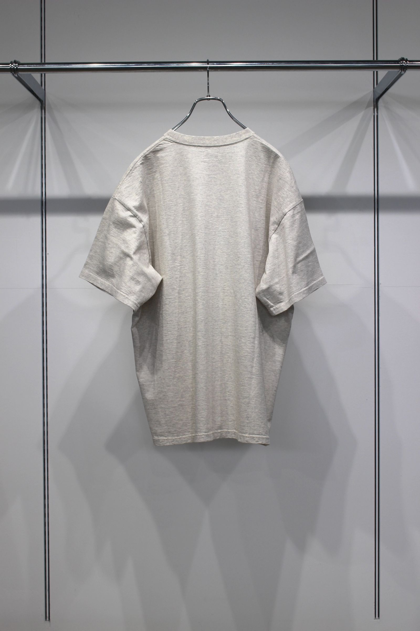 LOOSE FIT PRINT TEE : GAZE BEYOND | OATMEAL | カットソー