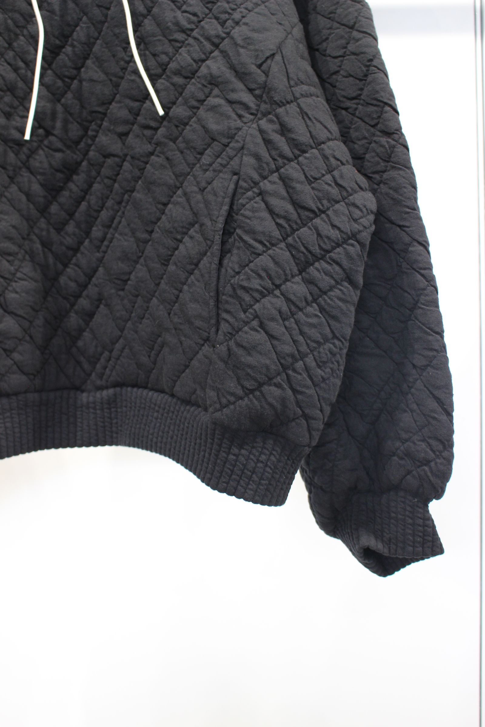 QUILTED JACQUARD PULLOVER HOODIE | BLACK | パーカー