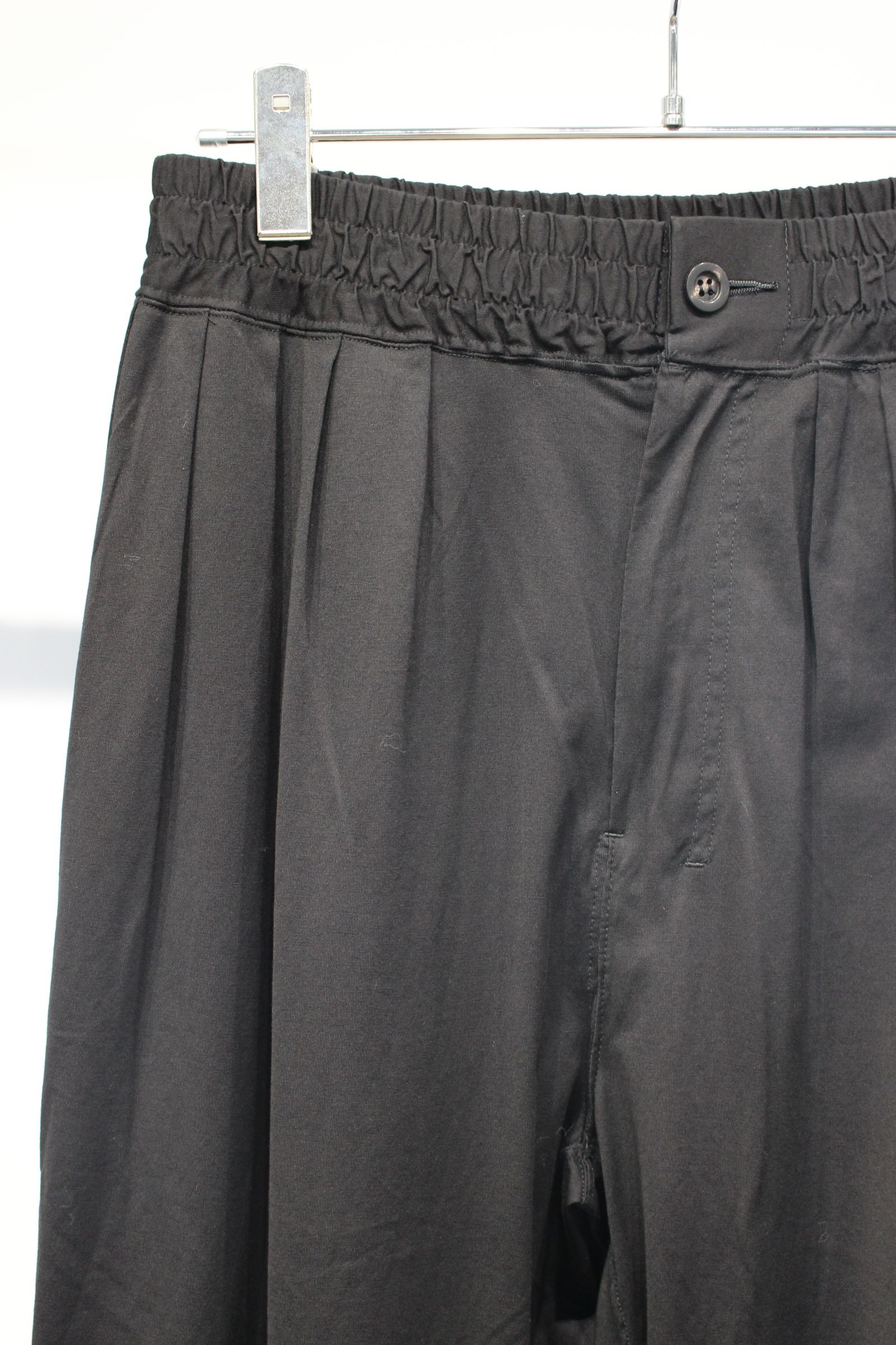 [ラスト1点] CUT GATHER EASY PANTS | BLACK | スラックス