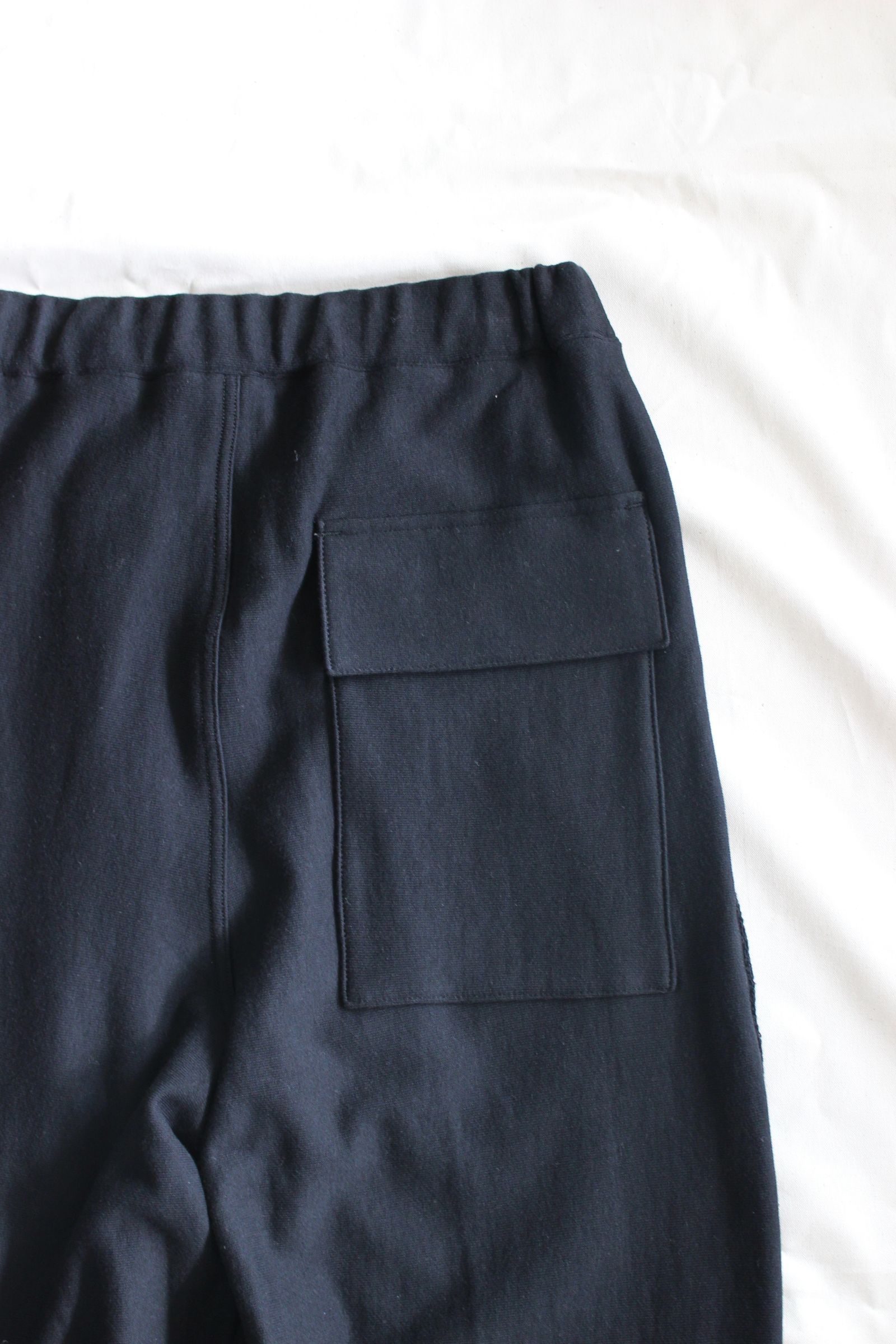 HAKEEM TWIST TROUSERS | BLACK | スウェットパンツ