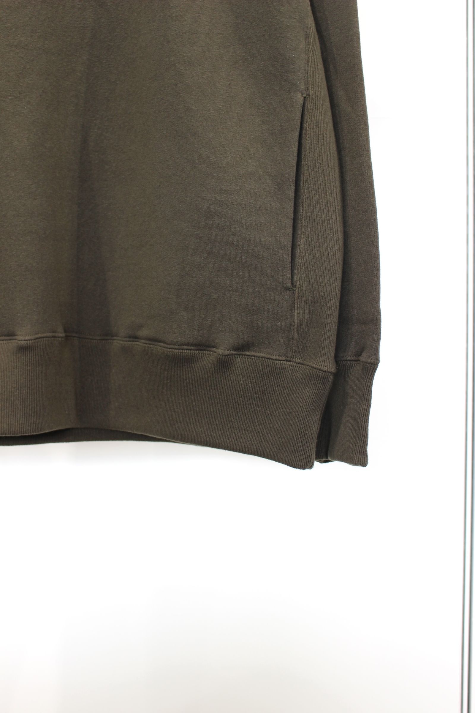 RAFFY TURTLE-NECK P/O | D.OLIVE | スウェット