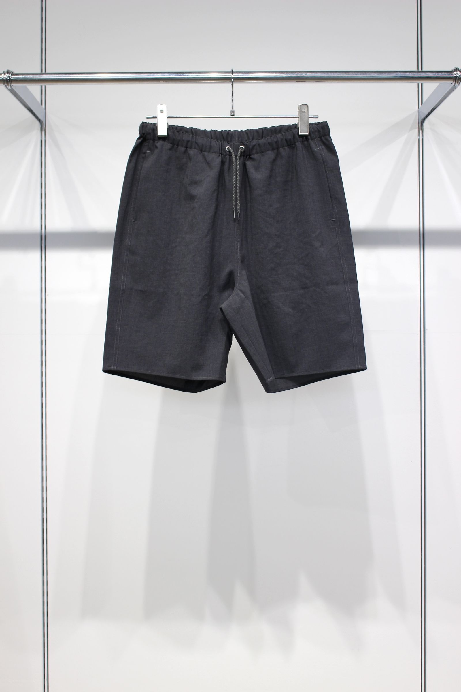 SHARI SHORTS | CHAMBRAY BLACK | イージーショーツ