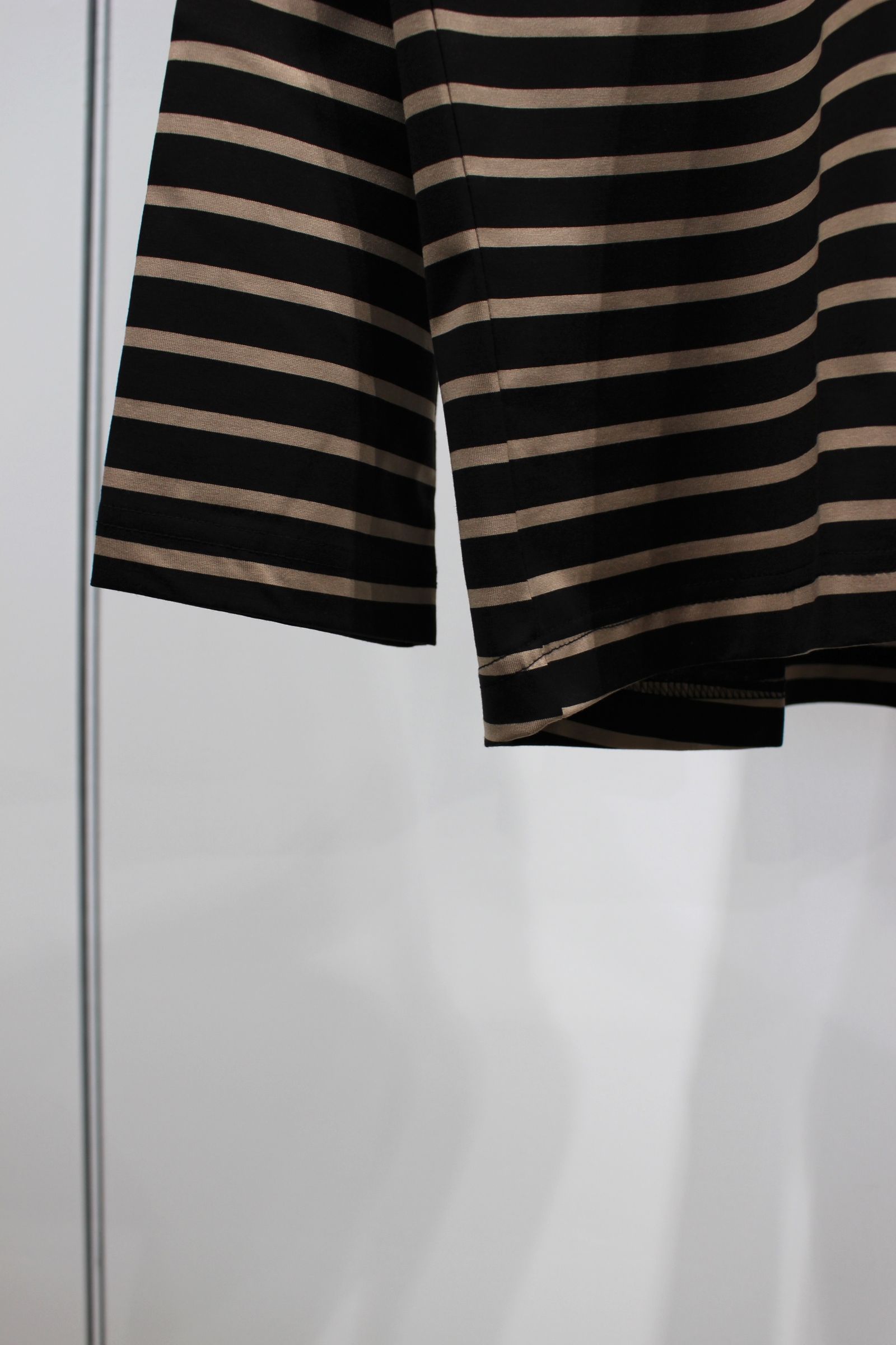 V NECK BORDER FOOTBALL CUTSAW/カットソー