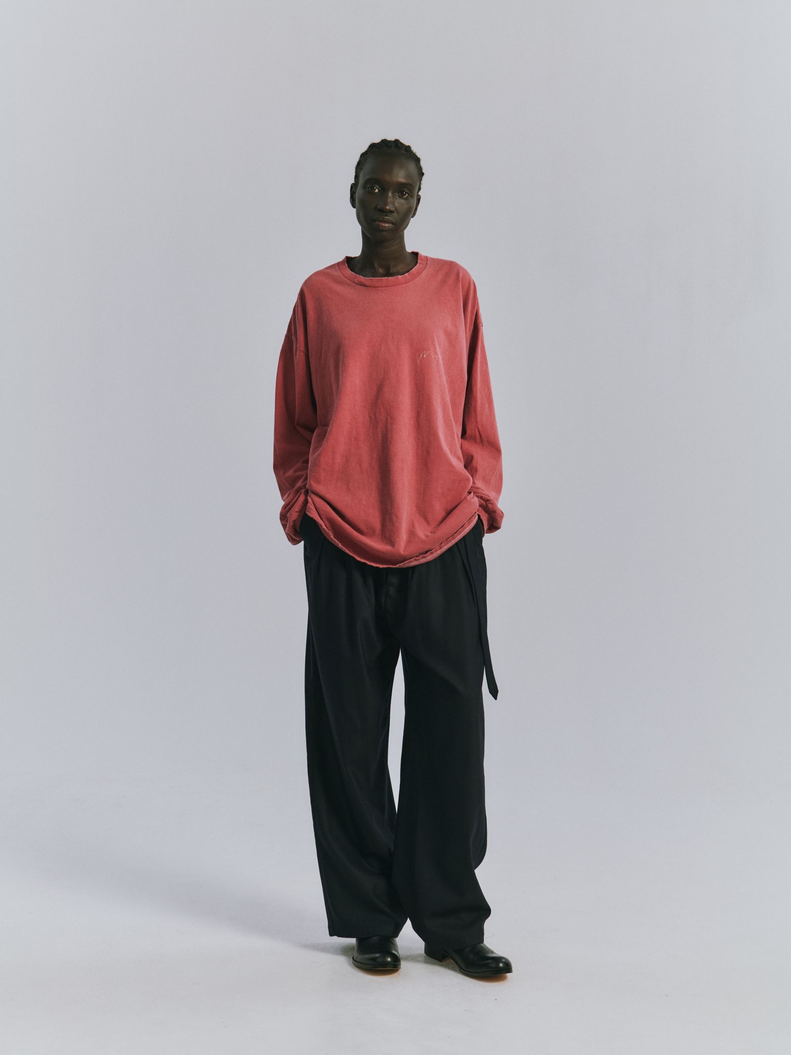 WOOL SATIN BELT-LESS SLACKS | BLACK | スラックス