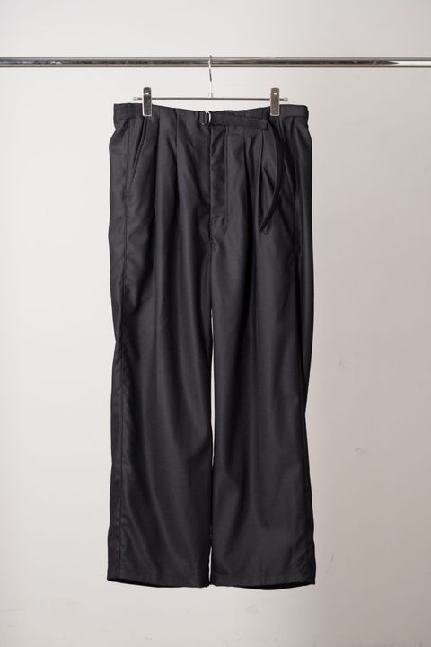 WOOL SATIN BELT-LESS SLACKS | BLACK | スラックス