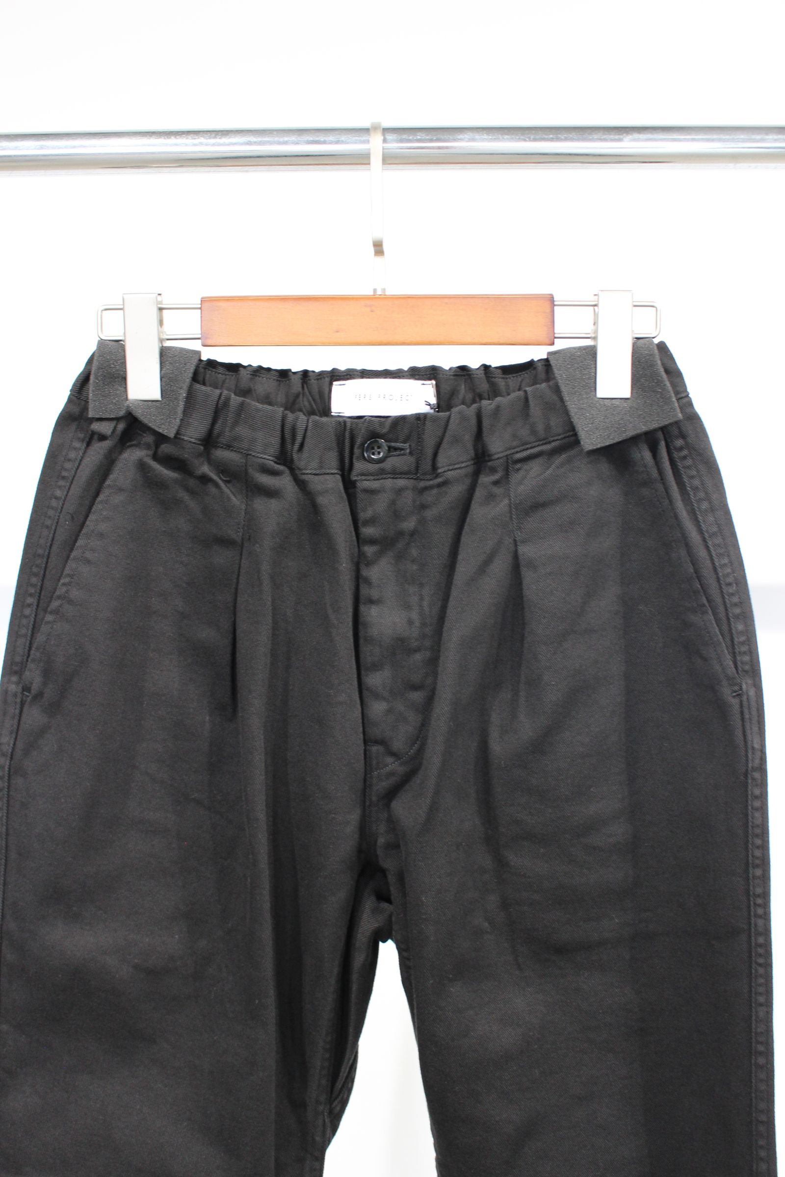 VICTOR EZ NARROW TROUSERS/テーパードイージーパンツ