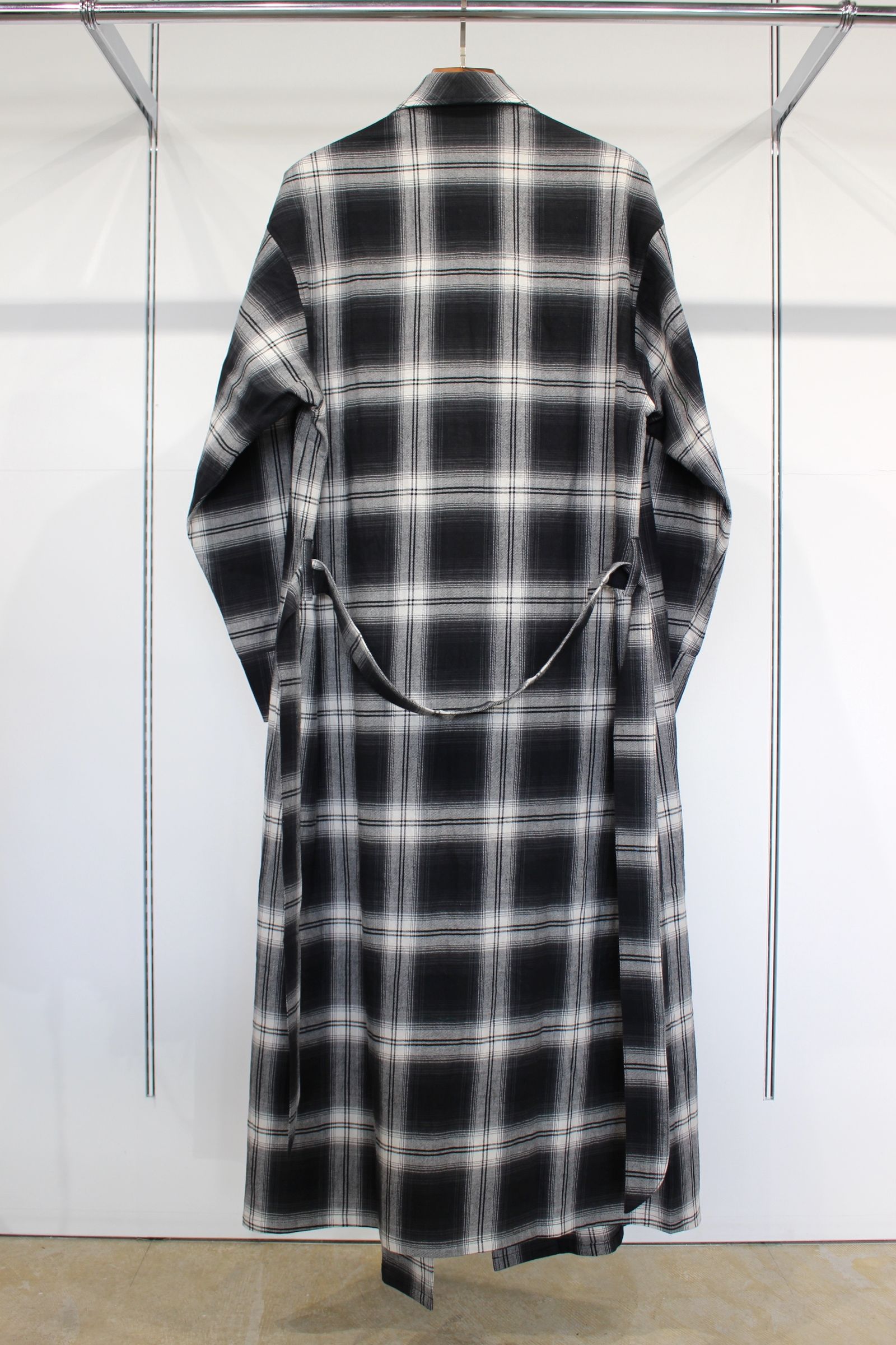 Gown/BLACK