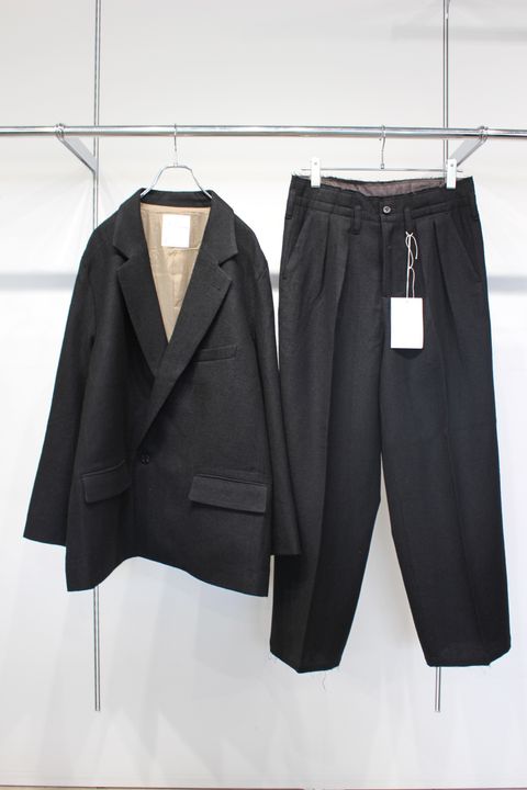 SEMI-DOUBLE TAILORED JACKET | SHRINK WOOL WIDE SLACKS | BLACK | セットアップ