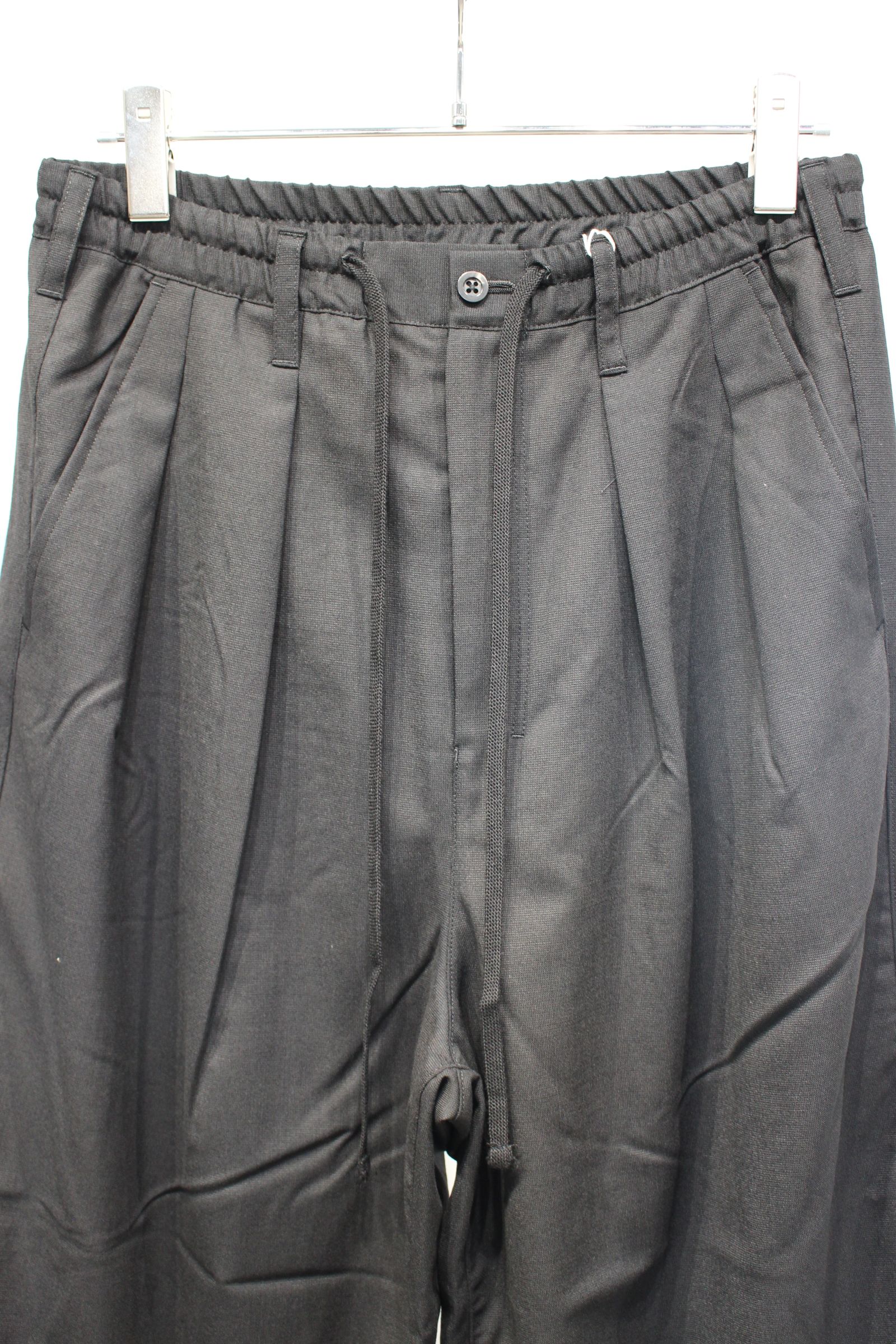 WOOL CALMSSKIN TUCK EASY SLACKS | BLACK | スラックス