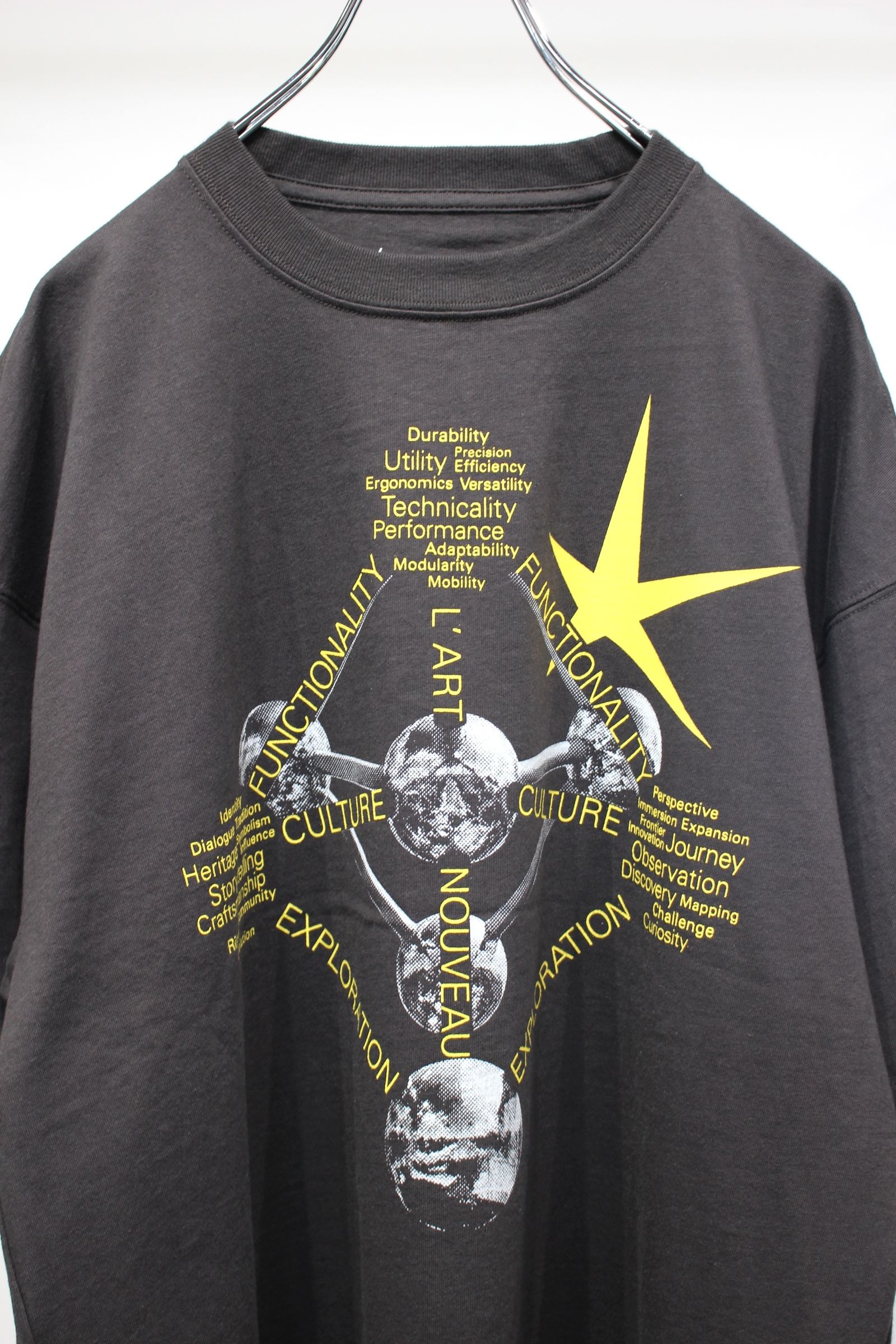 WORDCORE ON ATOMIUM T | Charcoal | カットソー