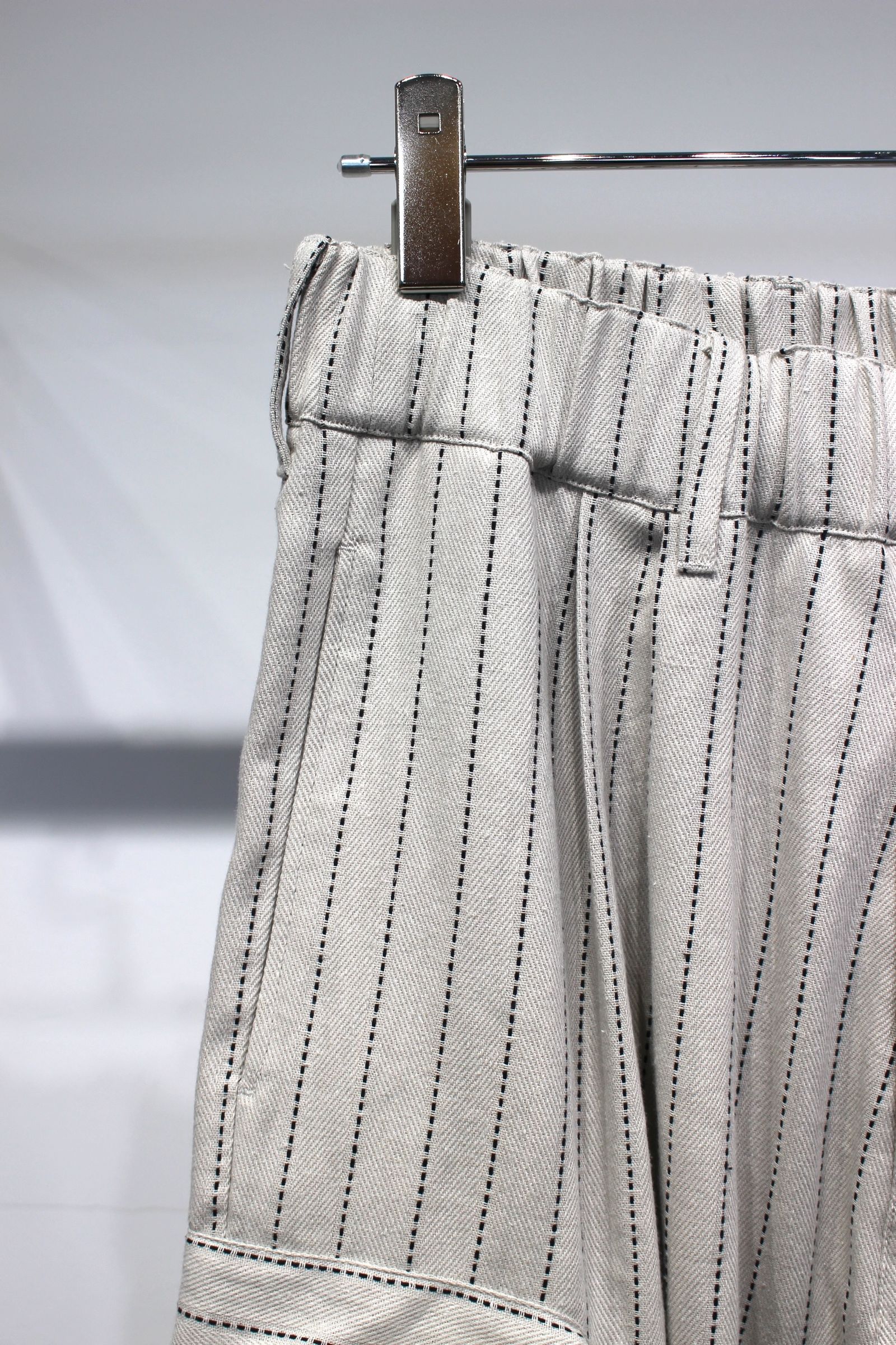 [ラスト1点] DOBBYSTRIPE / HERRINGBONE WIDE CARGO PANTS | LIGHT GRAY | ワイドパンツ