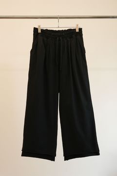 DRAPE WIDE EASY CUT SLACKS | BLACK | スラックス
