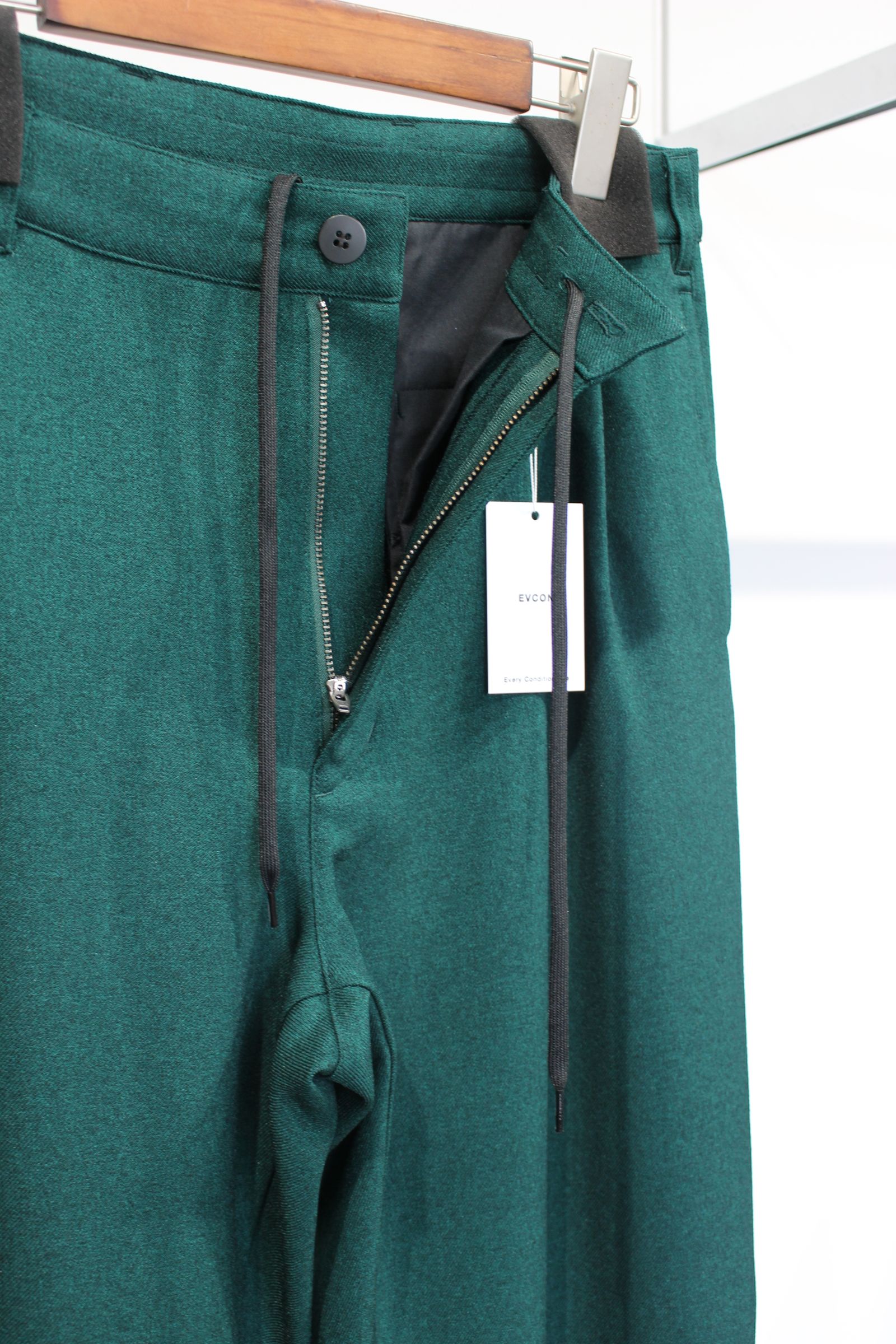 [ラスト1点] 2TUCK EASY TROUSERS | D.GREEN | スラックス