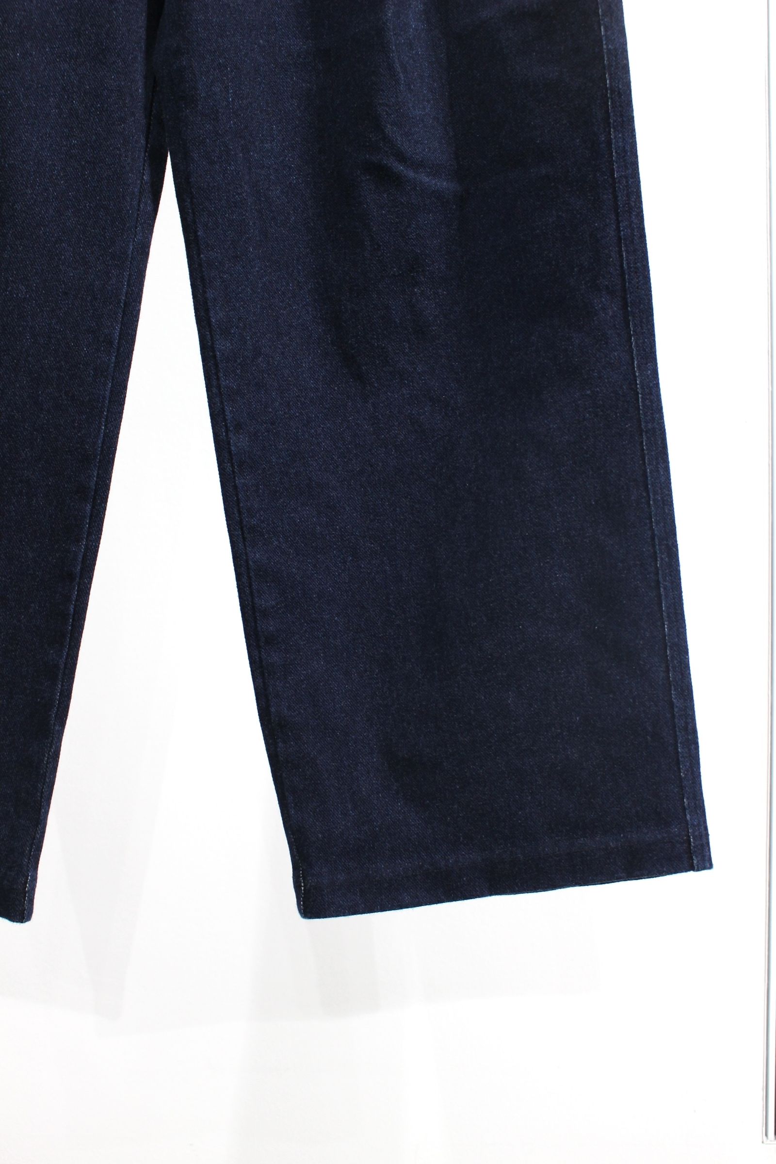 DENIM 2TUCK EZ WIDE SLACKS -INDIGO- | INDIGO | ニットデニム