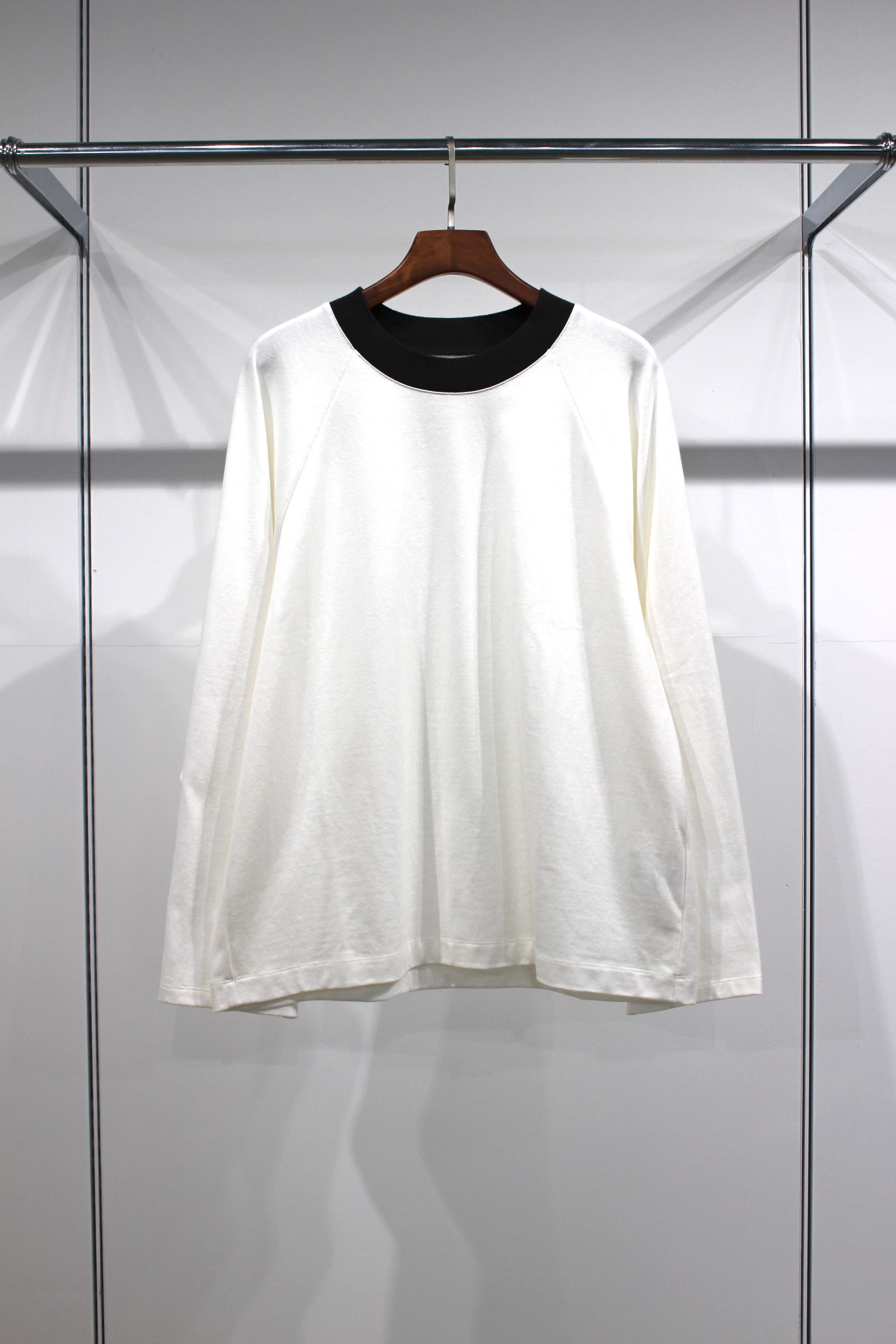 TIGHT-SLITCHED KNITTED FABRIC RINGER L/S TEE/CHARCOAL