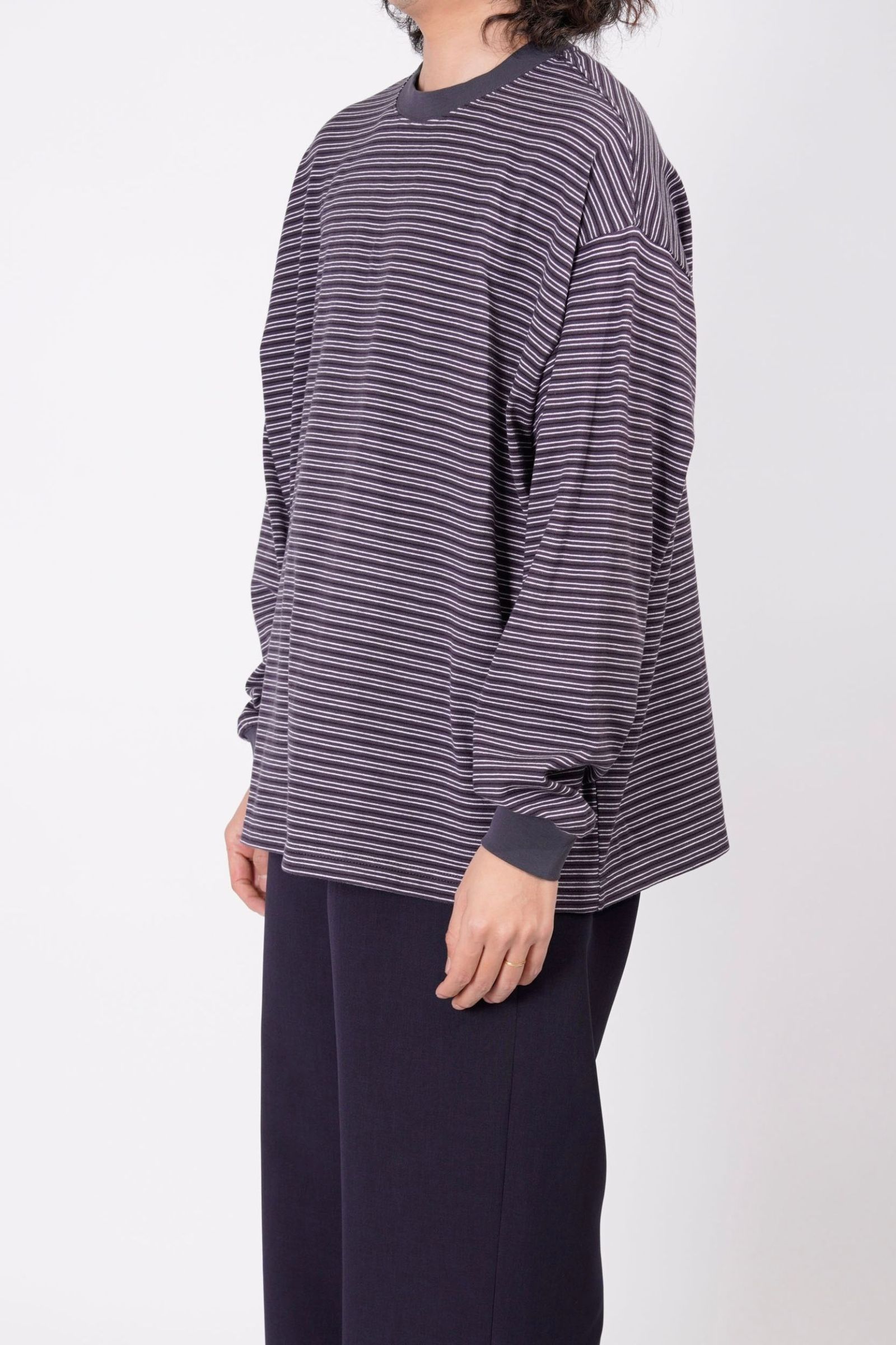 BORDER WIDE L/S T-SHIRT | CHARCOAL | カットソー