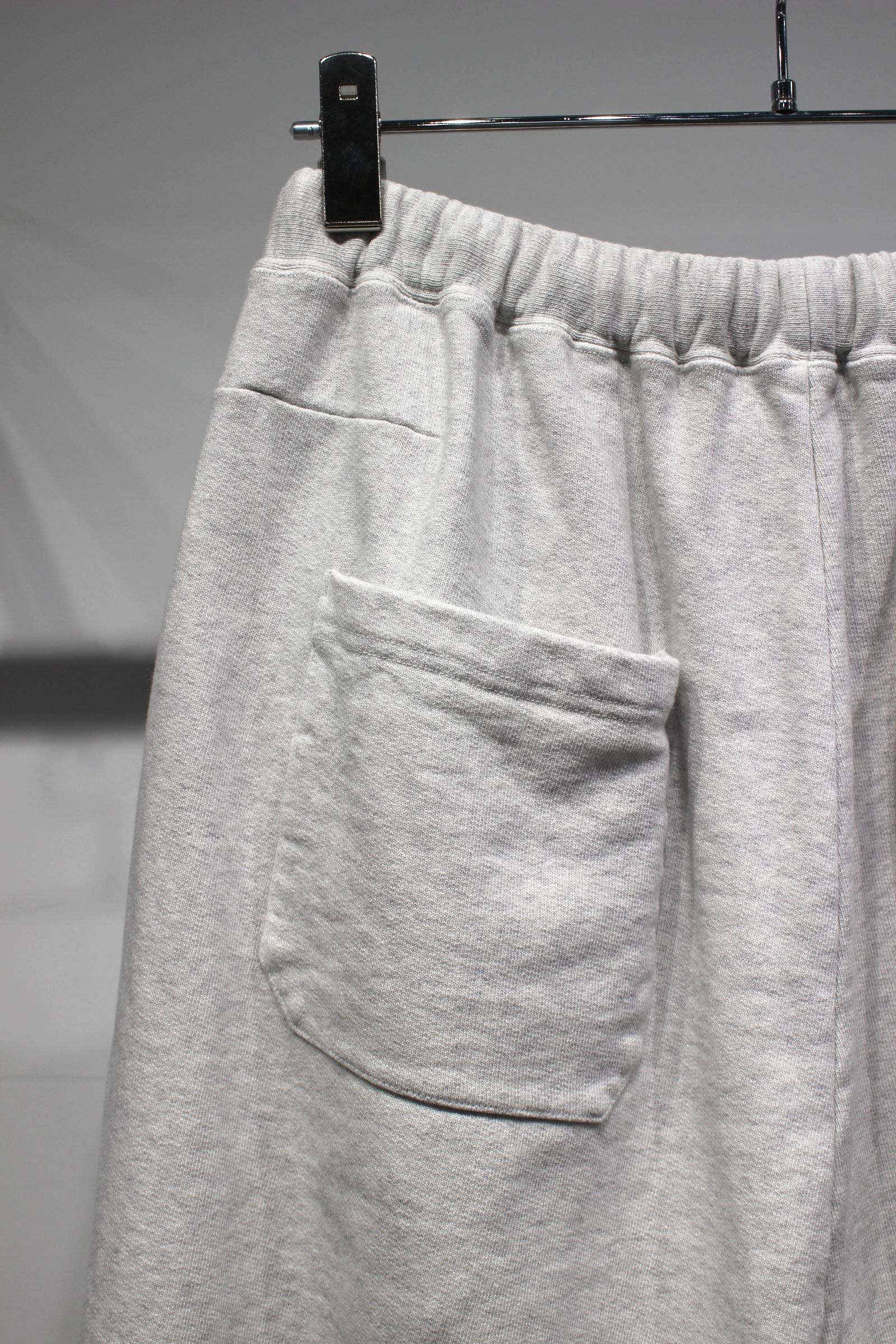 3/4 TUCK SWEAT SHORTS | ASH GRAY | ショーツ