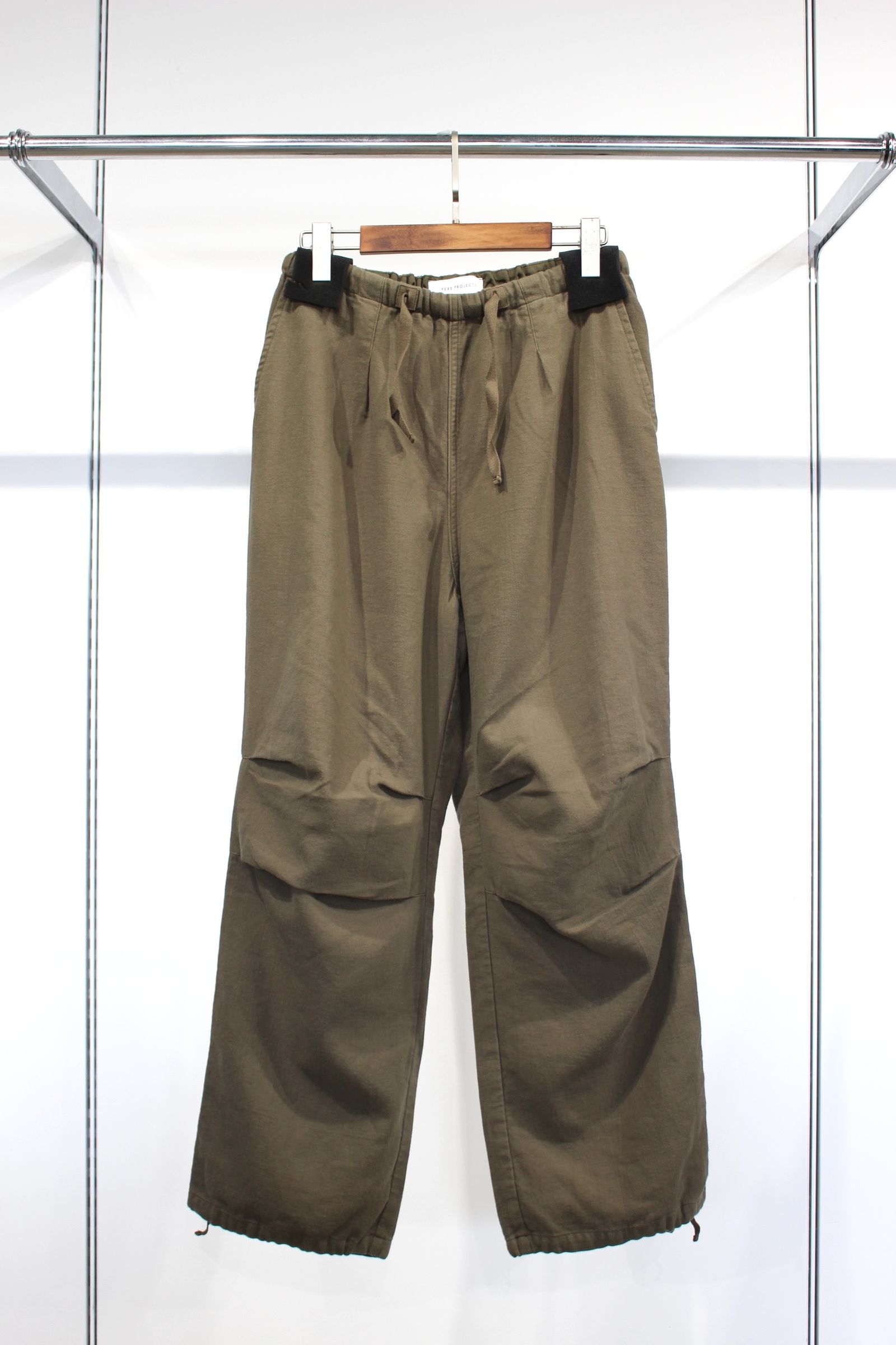 [ラスト1点] HREINN EZ TROUSERS | OLIVE | パンツ
