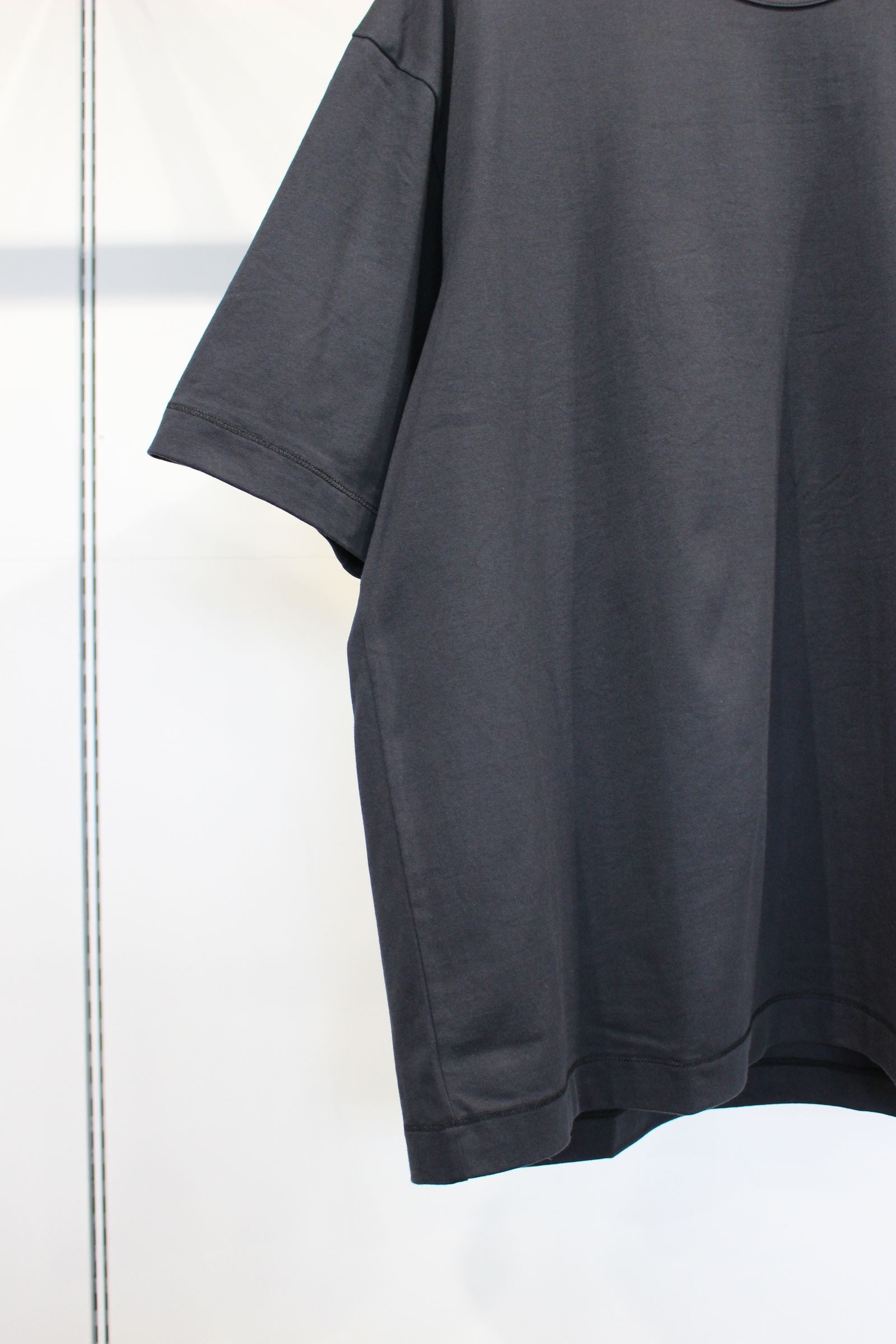 EMBROIDERY S/S TEE | GRAPHITE | Tシャツ