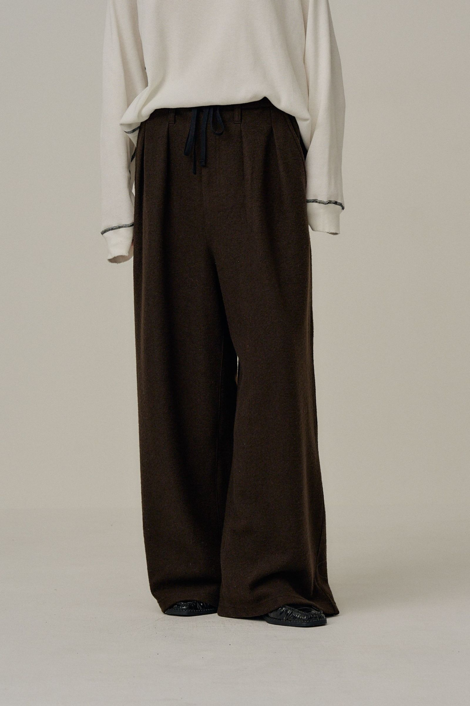 WOOL WIDE EASY TUCK SLACKS | D.BROWN | スラックス