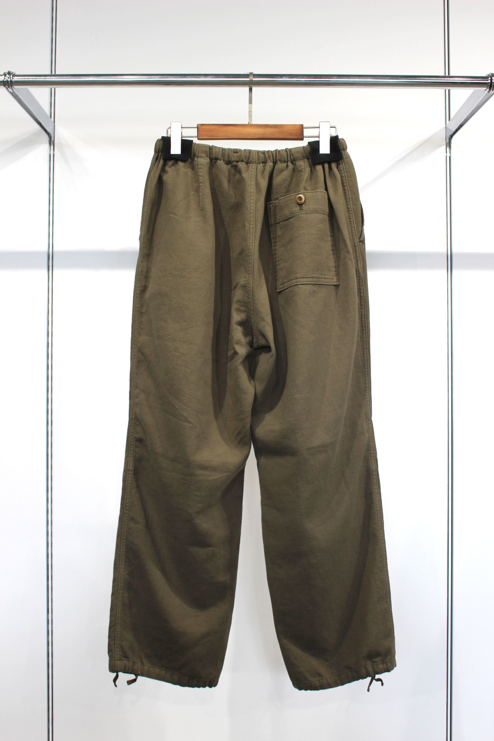 [ラスト1点] HREINN EZ TROUSERS | OLIVE | パンツ